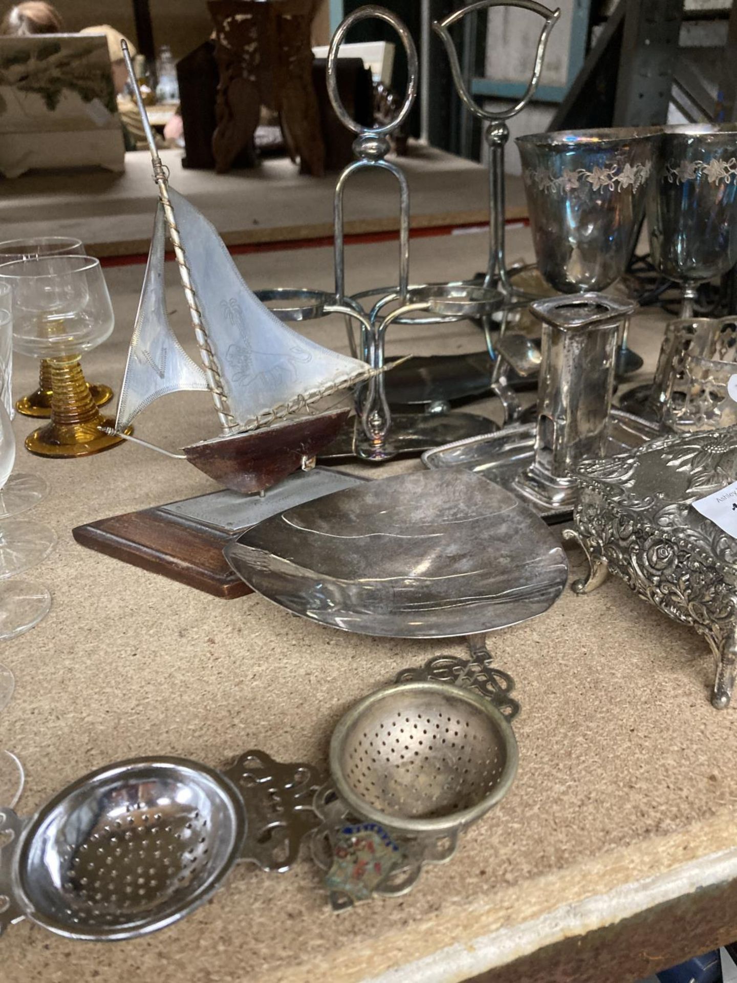 A COLLECTION OF SILVER PLATED ITEMS TO INCLUDE BOTTLE HOLDERS, GOBLETS, A CANDLESTICK, A SHELL DISH, - Image 3 of 3