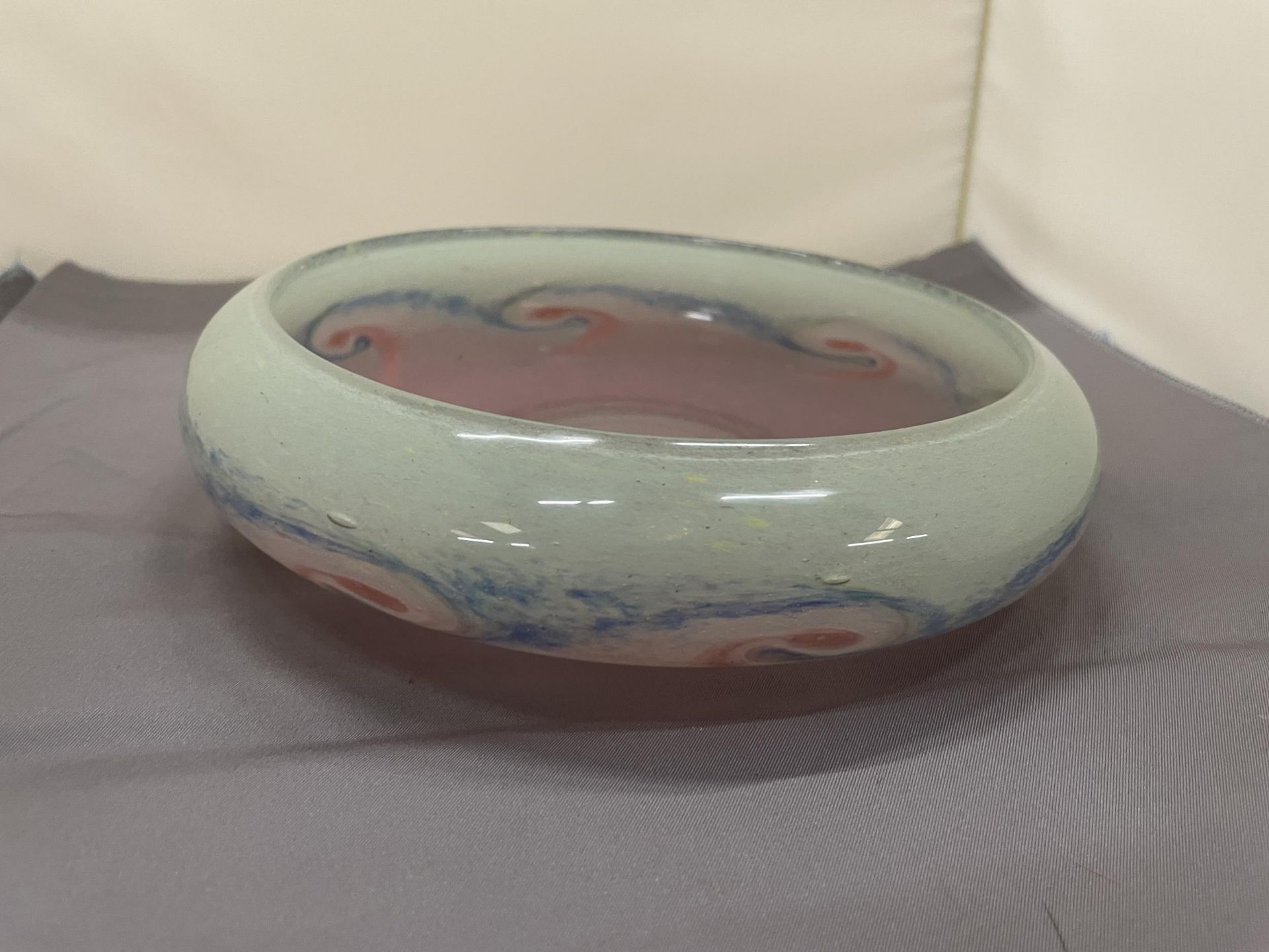 A FROSTED PINK AND GREEN STUDIO GLASS BOWL, DIAMETER 19CM