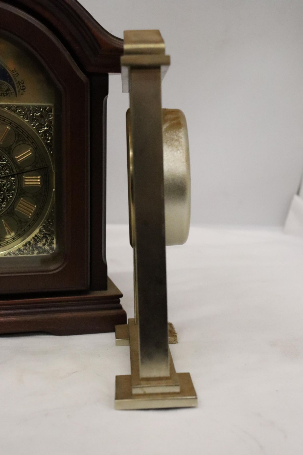 TWO QUARTZ MANTLE CLOCKS TO INCLUDE A BENTIMA - Image 3 of 9