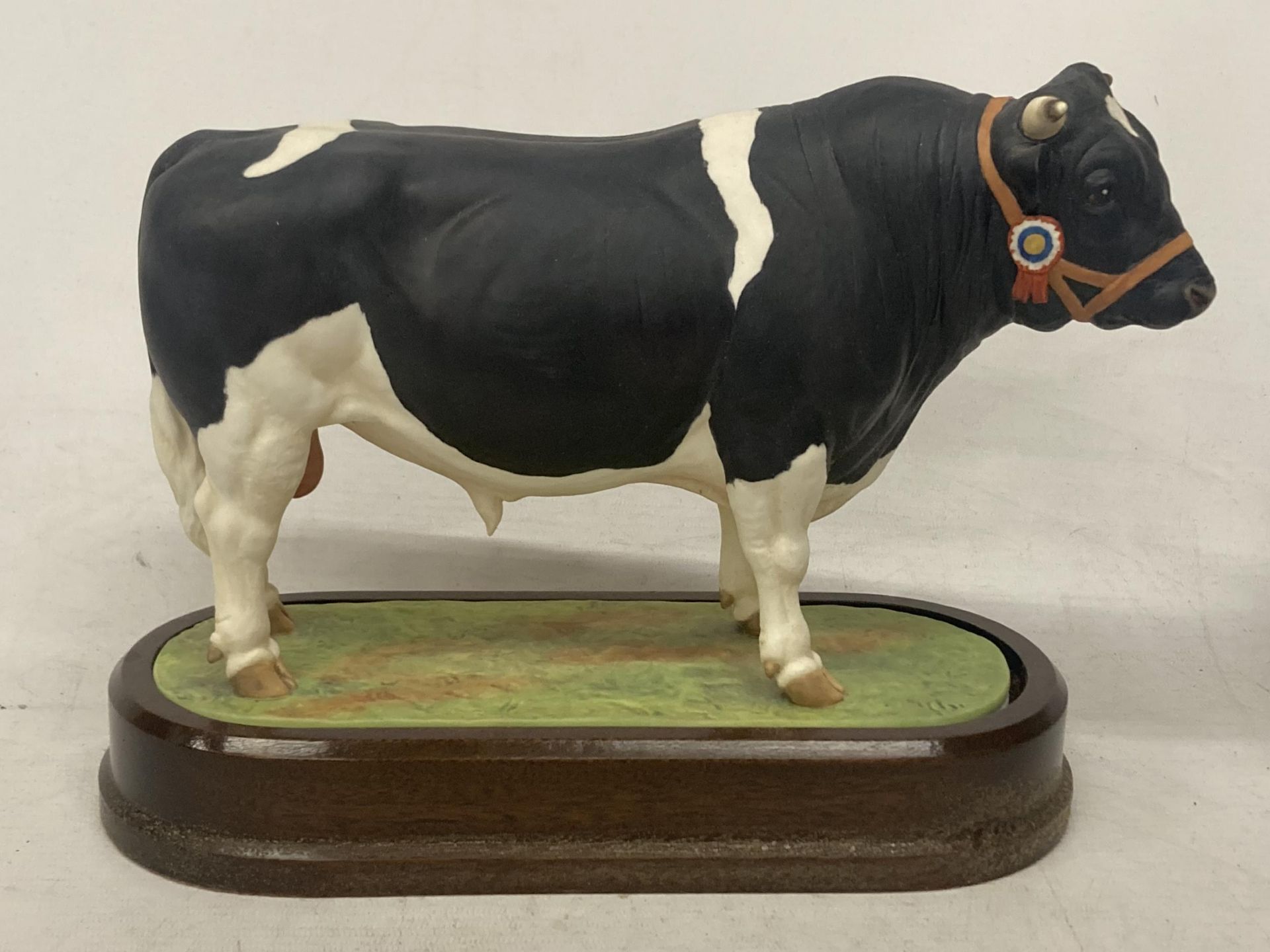 A ROYAL WORCESTER MODEL OF A BRITISH FRESIAN BULL MODELLED BY DORIS LINDNER LIMITED EDITION - NO