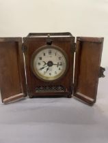 A VINTAGE OAK CASED, GERMAN, TRAVEL CARRIAGE CLOCK WITH ALARM, WORKING AT TIME OF CATALOGUING, NO