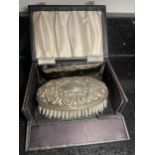 A HALLMARKED BIRMINGHAM SILVER BRUSH AND COMB SET IN A PRESENTATION BOX
