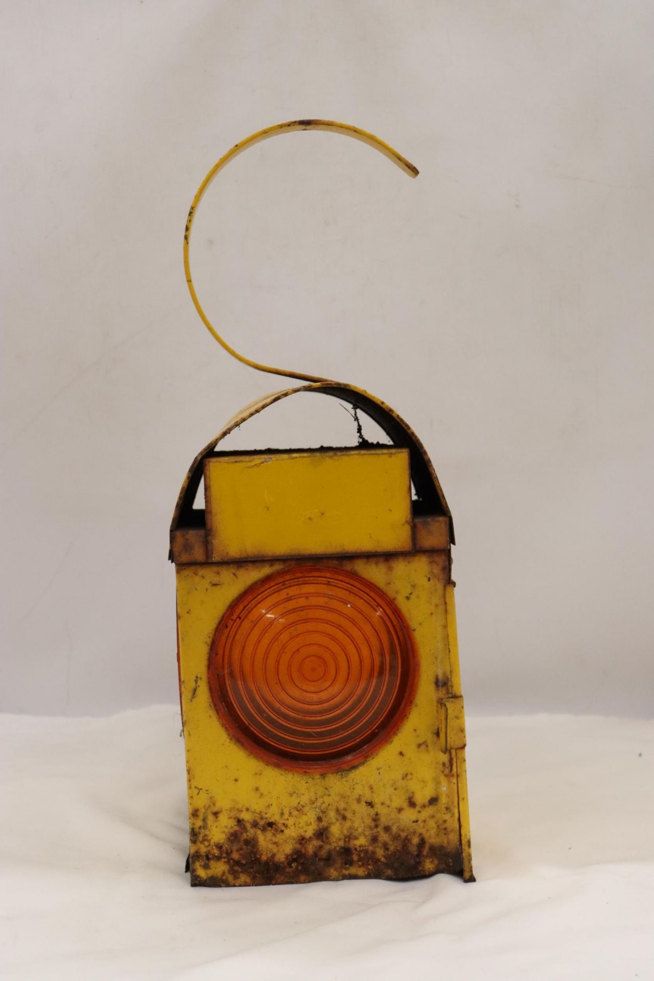 A VINTAGE CHALWYN ROAD/RAIL LAMP - Image 3 of 5