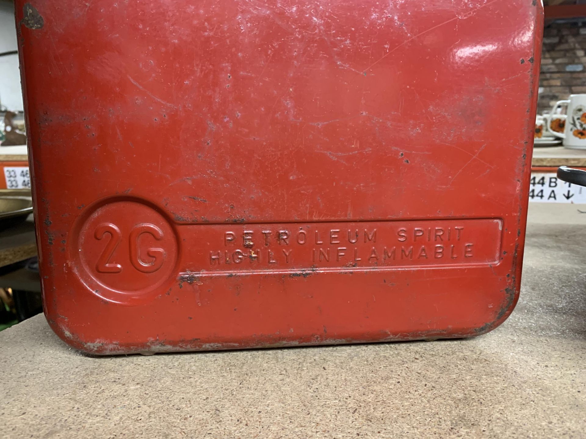 A VINTAGE RED 2 GALLON PETROL CAN - Image 2 of 3