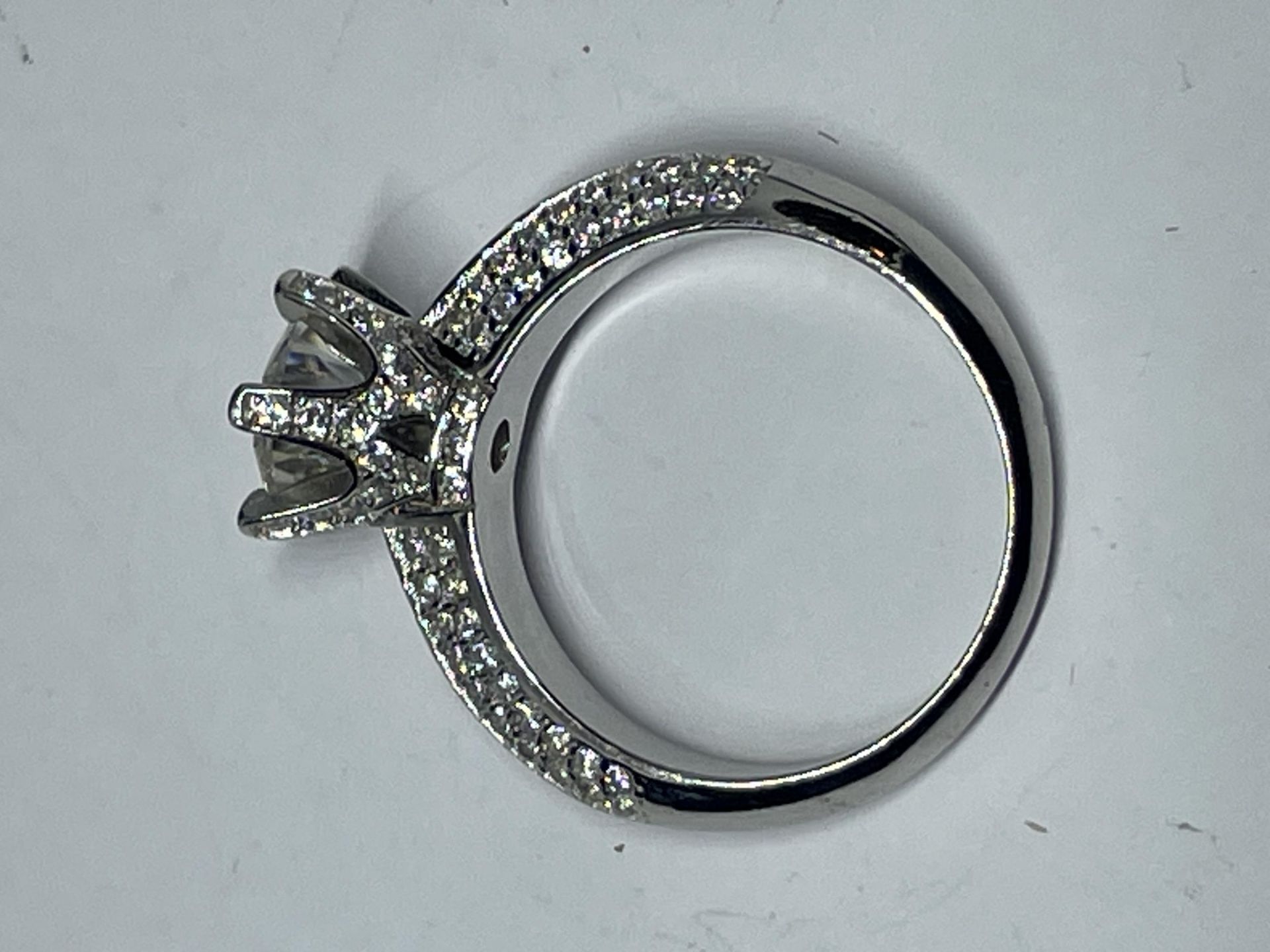 A MARKED 9K RING SET WITH A 1 CARAT MOISSANITE AND SMALLER ONES TO THE SHOULDERS - Image 3 of 3