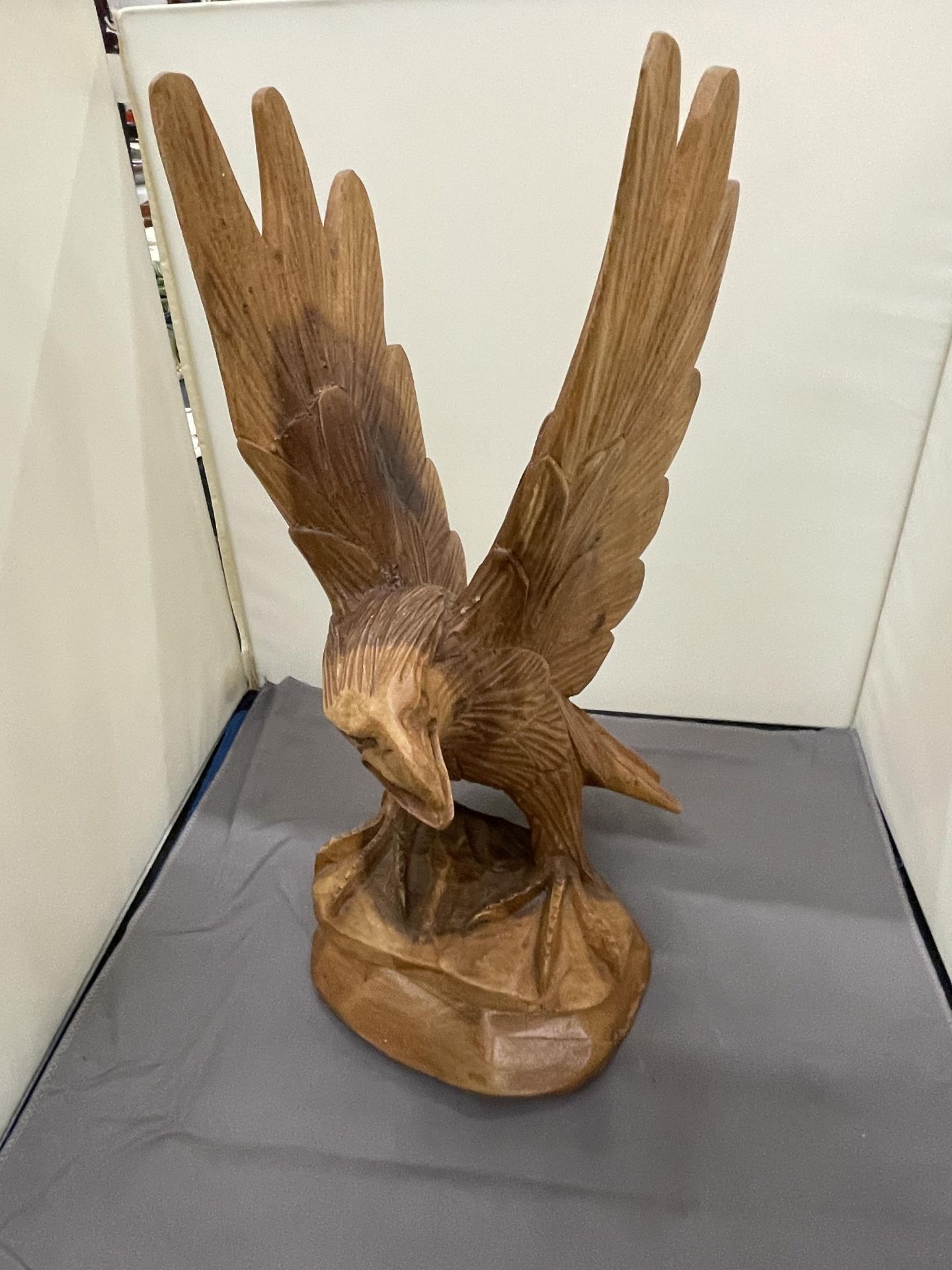 A HAND CARVED WOODEN EAGLE, HEIGHT 37CM