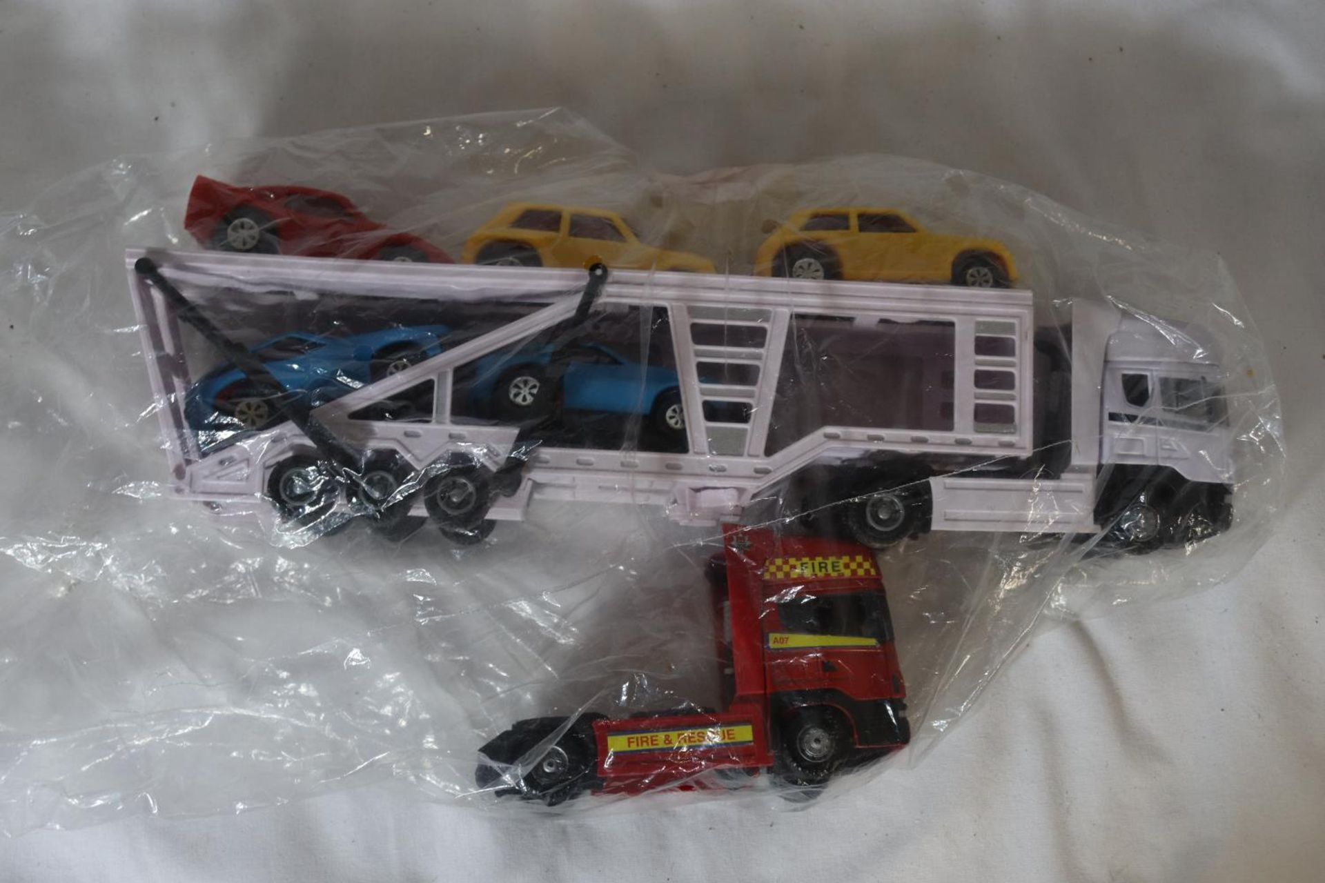 TWO LARGE TOY WRECKER TRUCKS, A TOY SCANIA CAR TRANSPORTER AND CARS AND A BOXED WELLY 20 PIECE TOY - Image 5 of 5