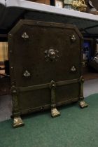 A HEAVY ARTS AND CRAFTS BRASS FIRE SCREEN