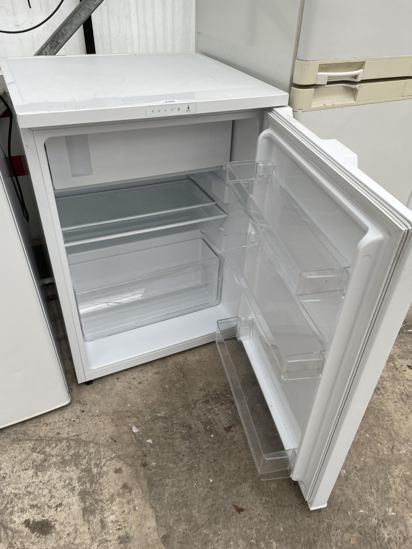 A WHITE ZANUSSI UNDERCOUNTER FRIDGE - Image 2 of 2