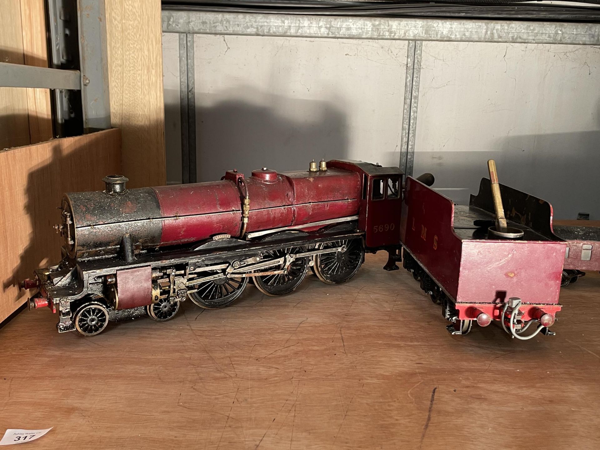 A SCRATCH BUILT LIVE STEAM 2.5" GAUGE 4-6-0 MODEL RAILWAY LOCOMOTIVE AND TENDER NUMBER 5690 IN - Image 8 of 8