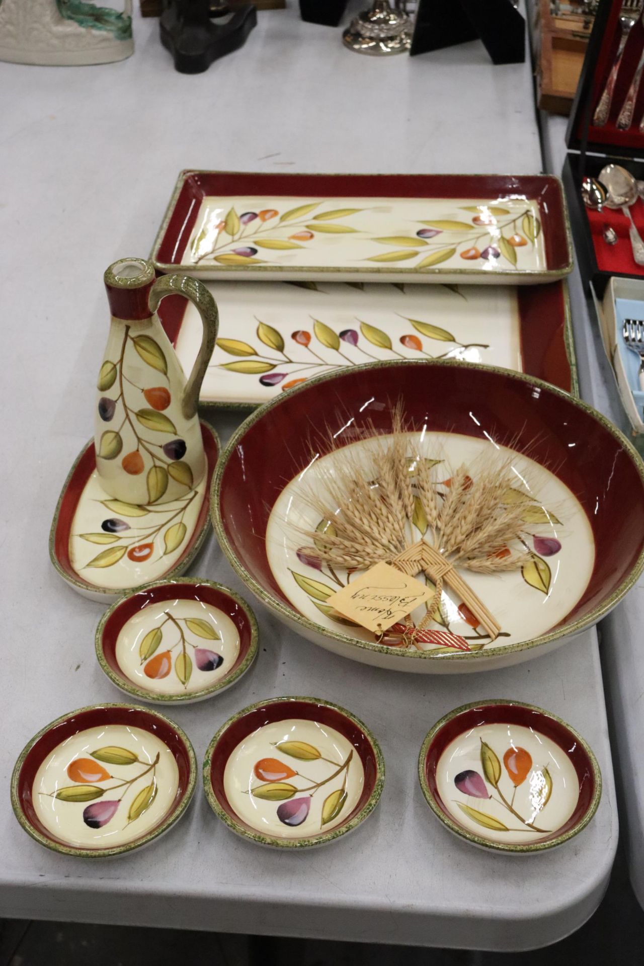 A QUANTITY OF 'MAXWELL WILLIAMS' TABLEWARE TO INCLUDE LARGE SERVING PLATES AND BOWLS, AN OIL BOTTLE,