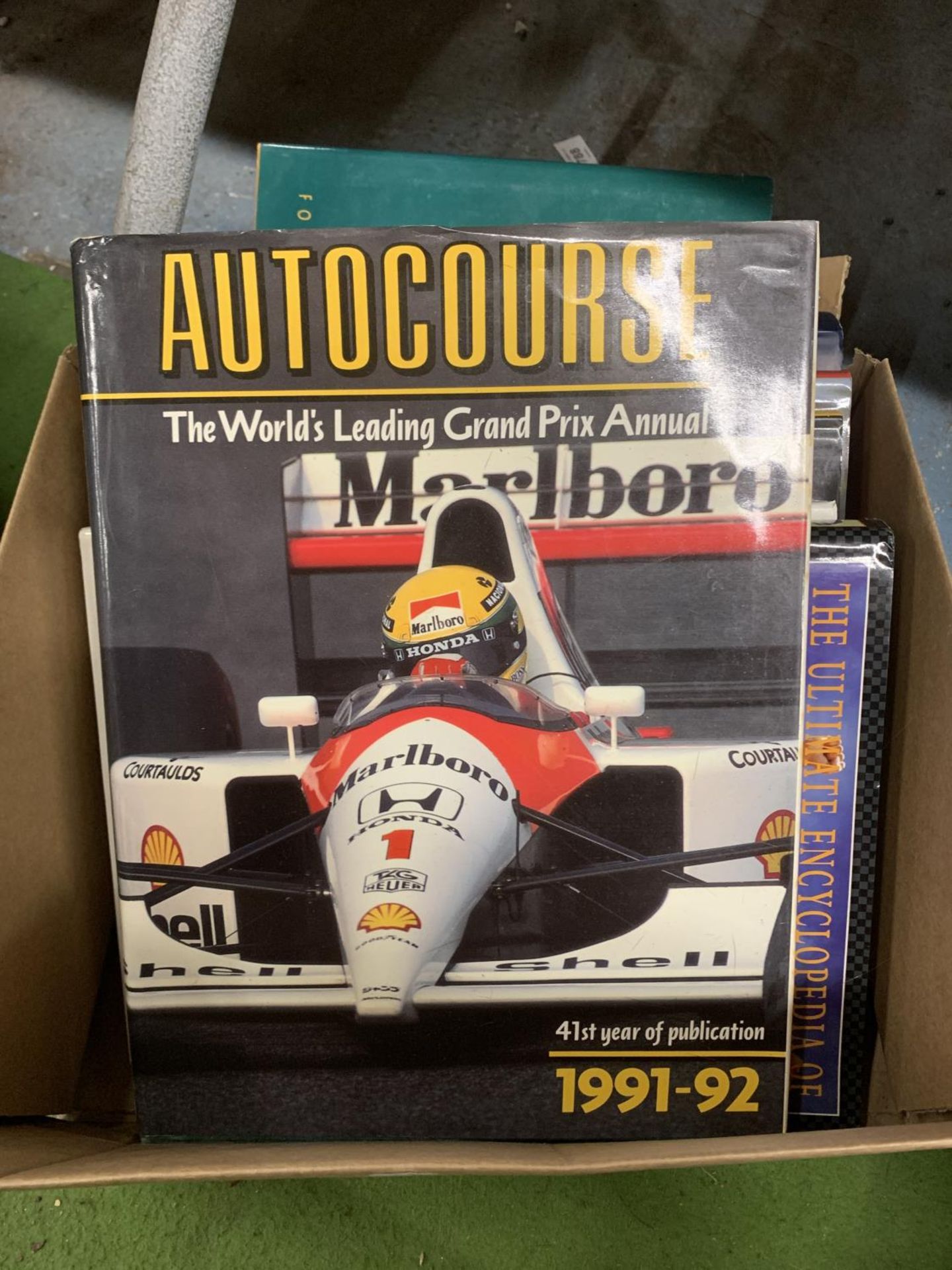 A QUANTITY OF FORMULA ONE CAR BOOKS - Bild 2 aus 5