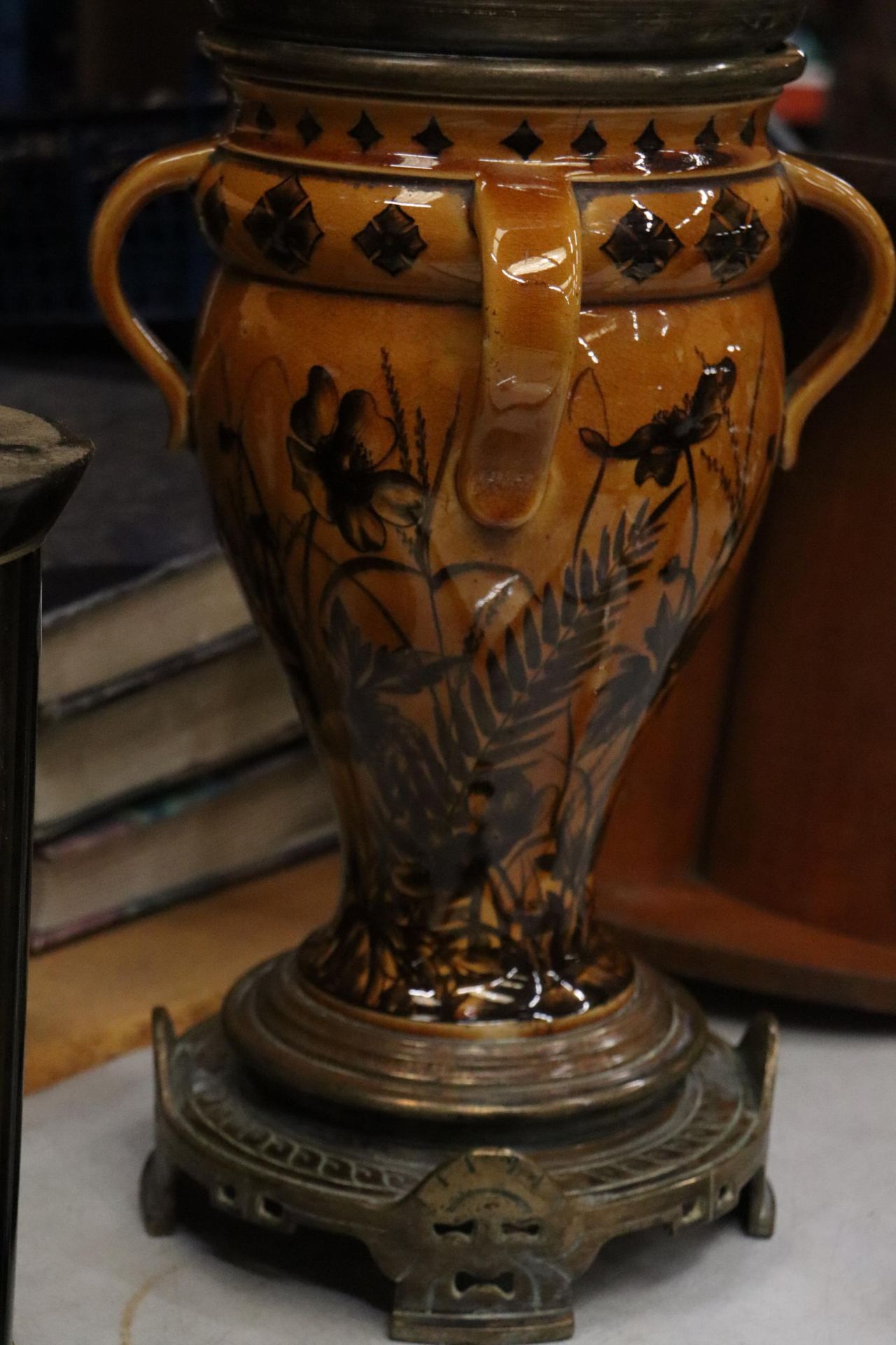 A DOULTON IVORY OIL LAMP WITH WHITE GLASS SHADE AND FUNNEL - Image 3 of 8