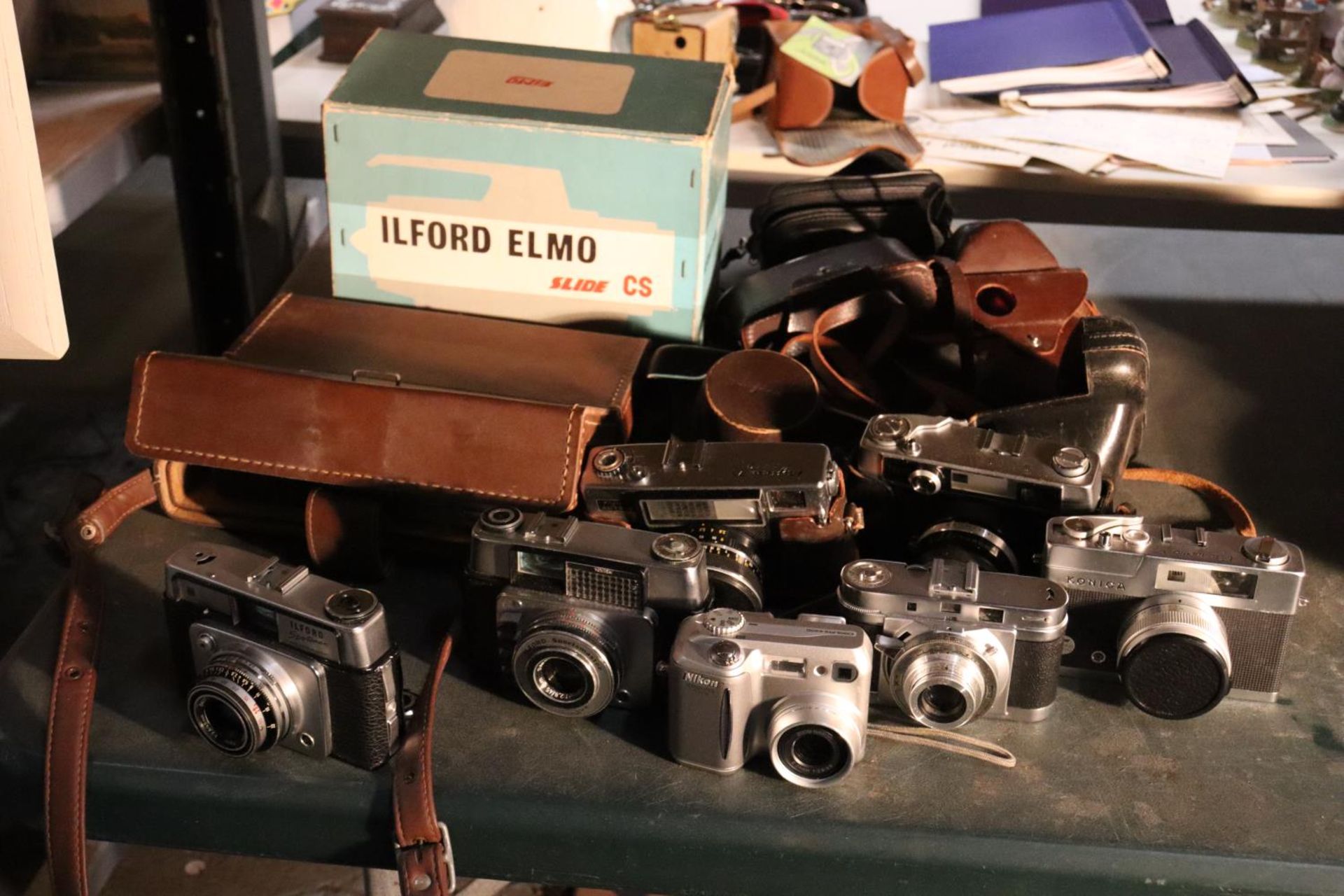 A QUANTITY OF VINTAGE CAMERAS TO INCLUDE NIKON, ILFORD SPORTSMASTER, KONICA, ETC.,