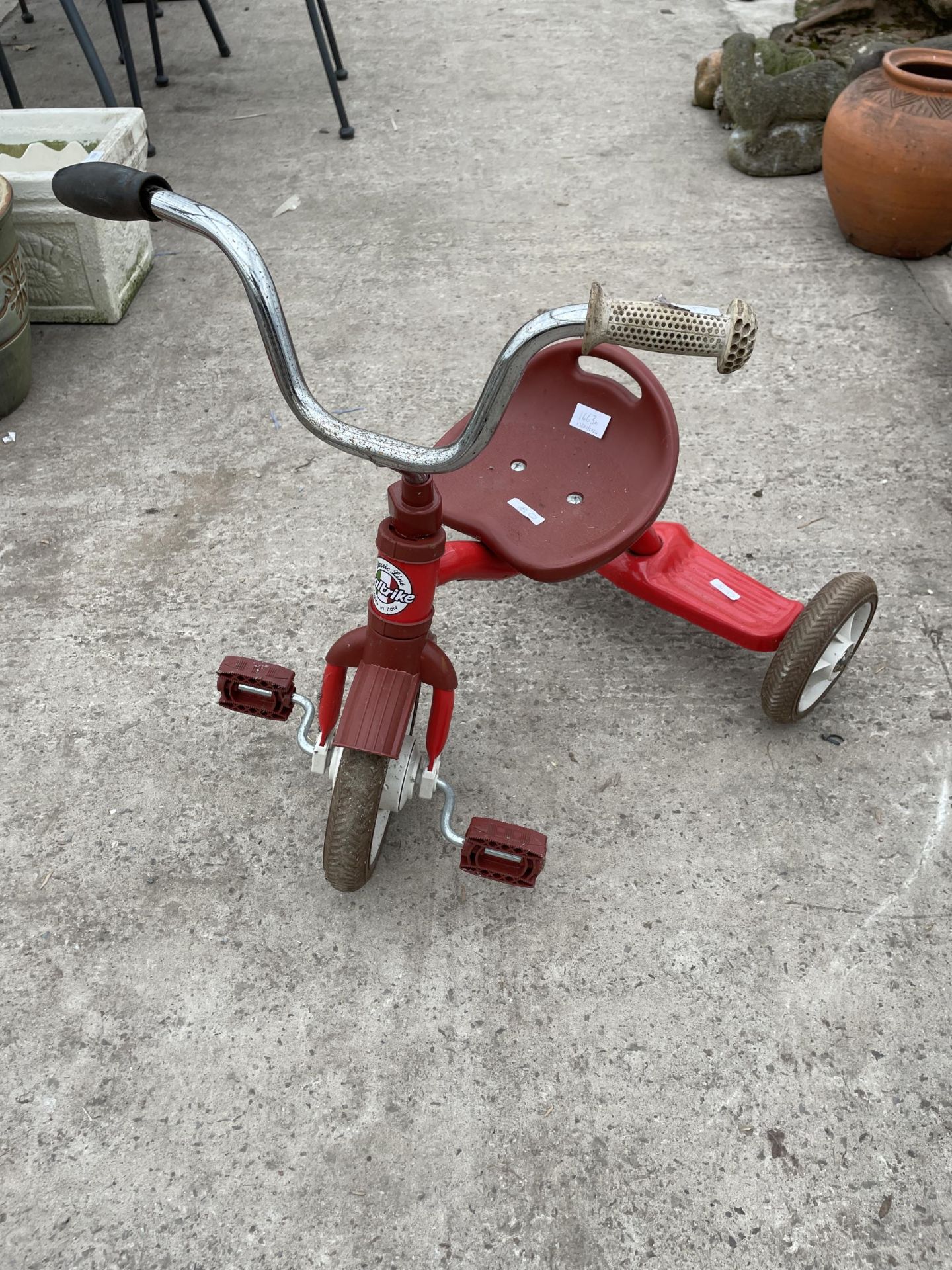 A VINTAGE CHILDS 'ITALTRIKE' TRICYCLE