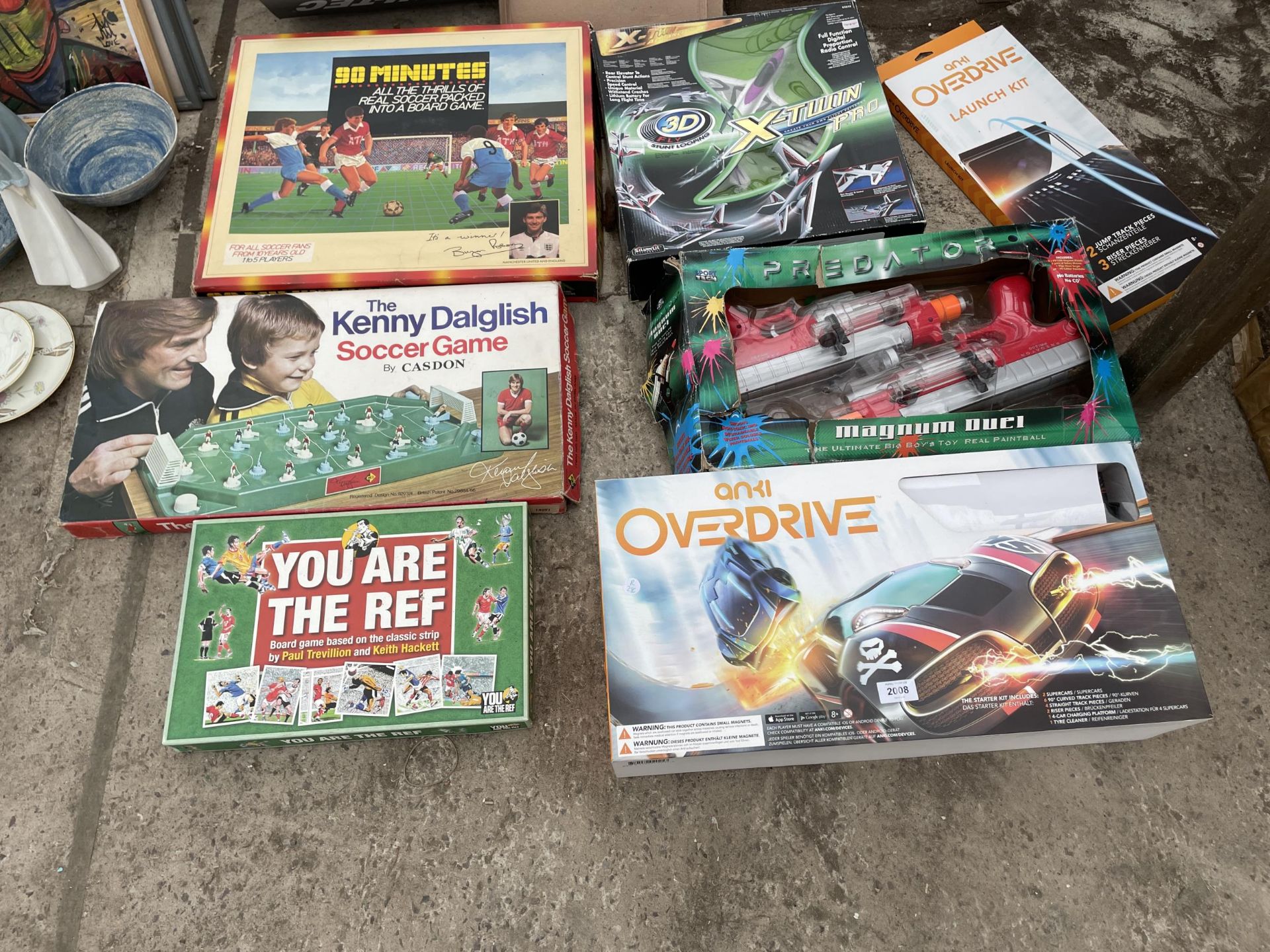 AN ASSORTMENT OF TOYS AND GAMES TO INCLUDE THE KENNY DALGLISH SOCCER GAME, ANKI OVERDRIVE AND A