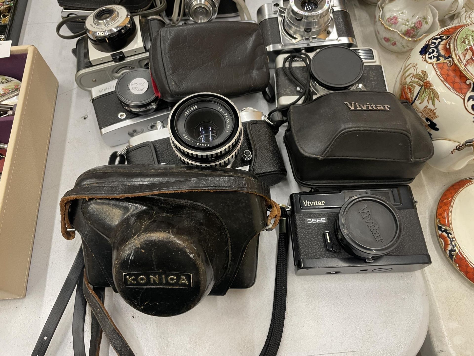 A COLLECTION OF VINTAGE CAMERAS TO INCLUDE NIKKOREX, RICOH, KONICA, COMET, VIVITAR, OLYMPUS, ETC - - Image 2 of 4