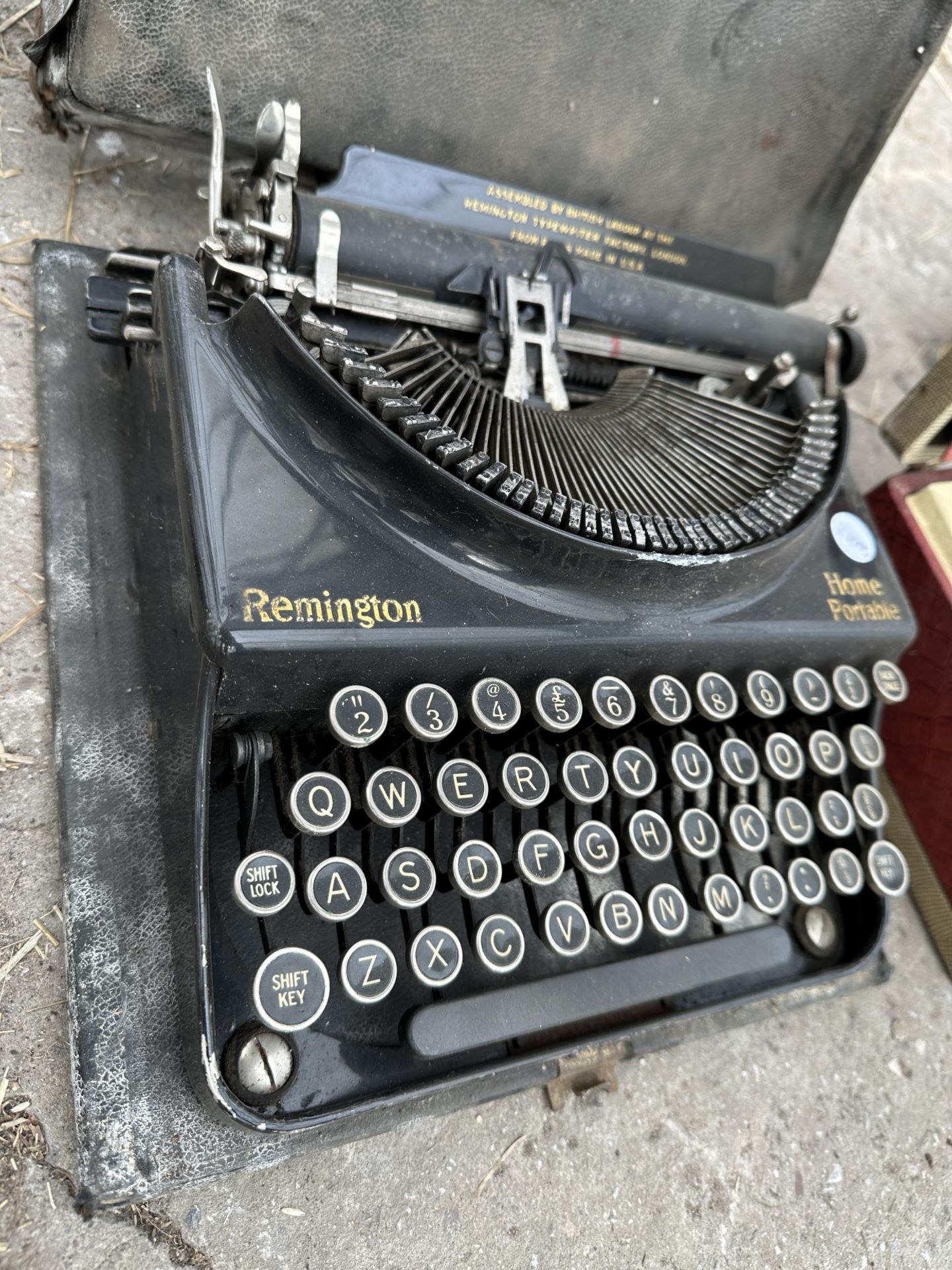 A VINTAGE REMINGTON TYPEWRITER WITH CARRY CASE AND A RETRO RADIO - Image 2 of 2