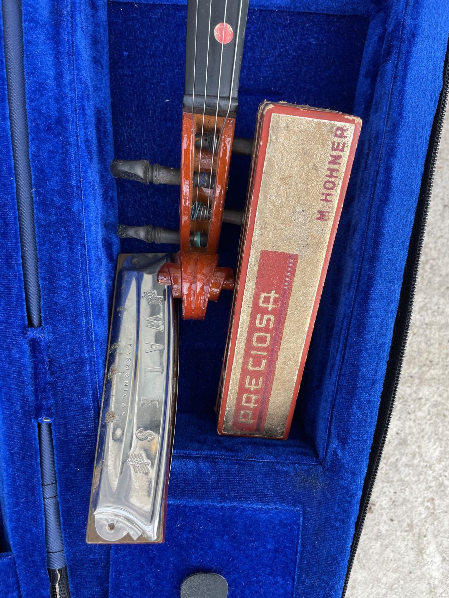 A VIOLIN WITH BOW AND CARRY CASE AND TWO HARMONICAS - Image 2 of 4