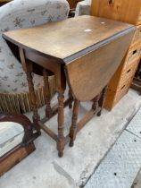 A SMALL OVAL GATE LEG TABLE, 37" X 24" OPENED