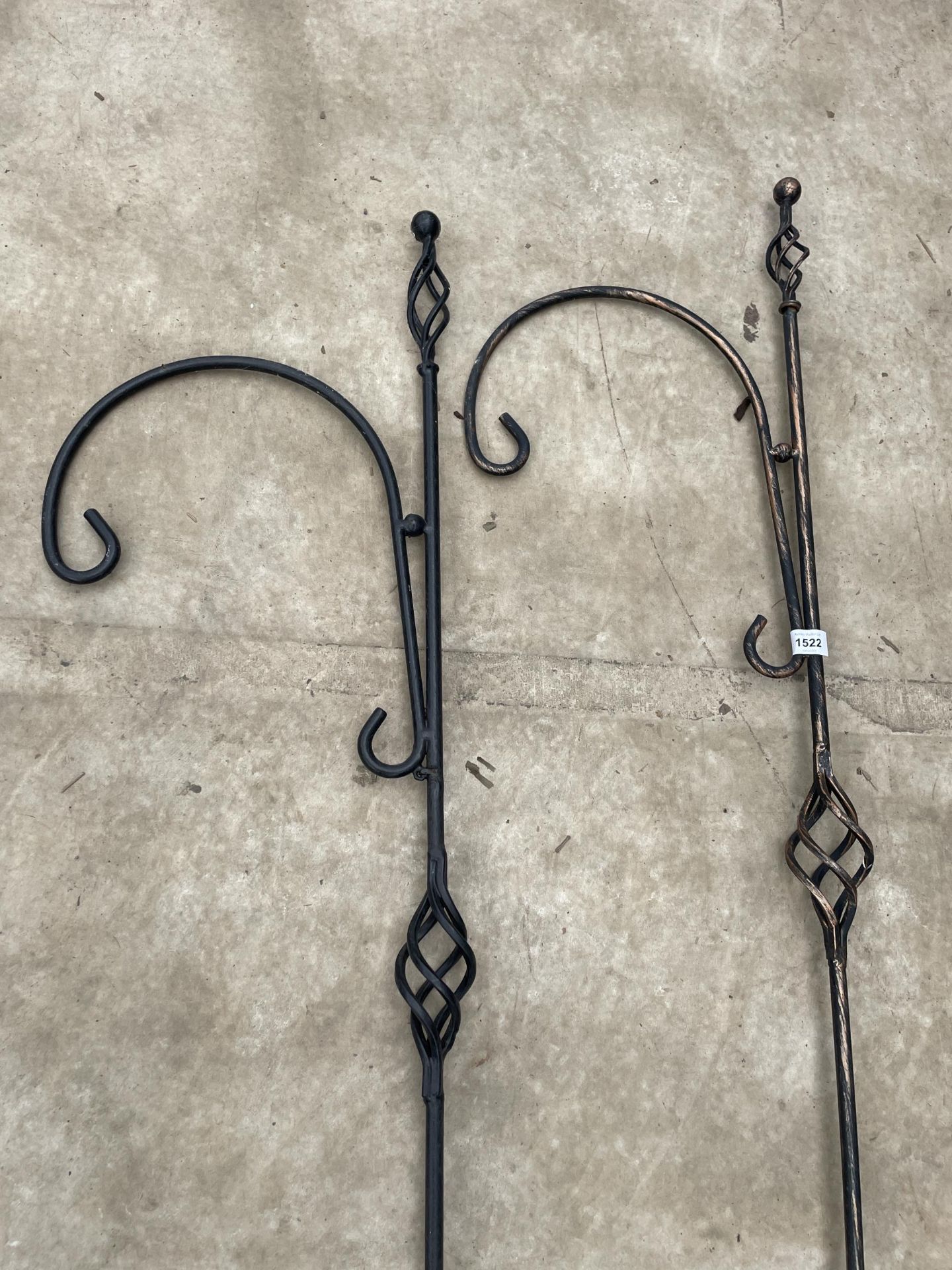 A PAIR OF ORNATE AND DECORATIVE WROUGHT IRON GARDEN HANGING BASKET HANGING FRAMES (H:200CM) - Image 2 of 4