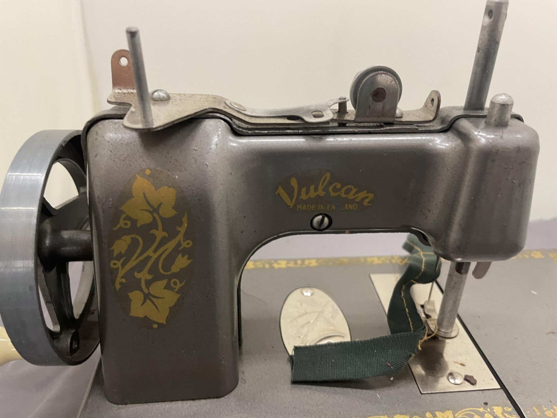 A VINTAGE VULCAN SMALL SEWING MACHINE - Image 2 of 3