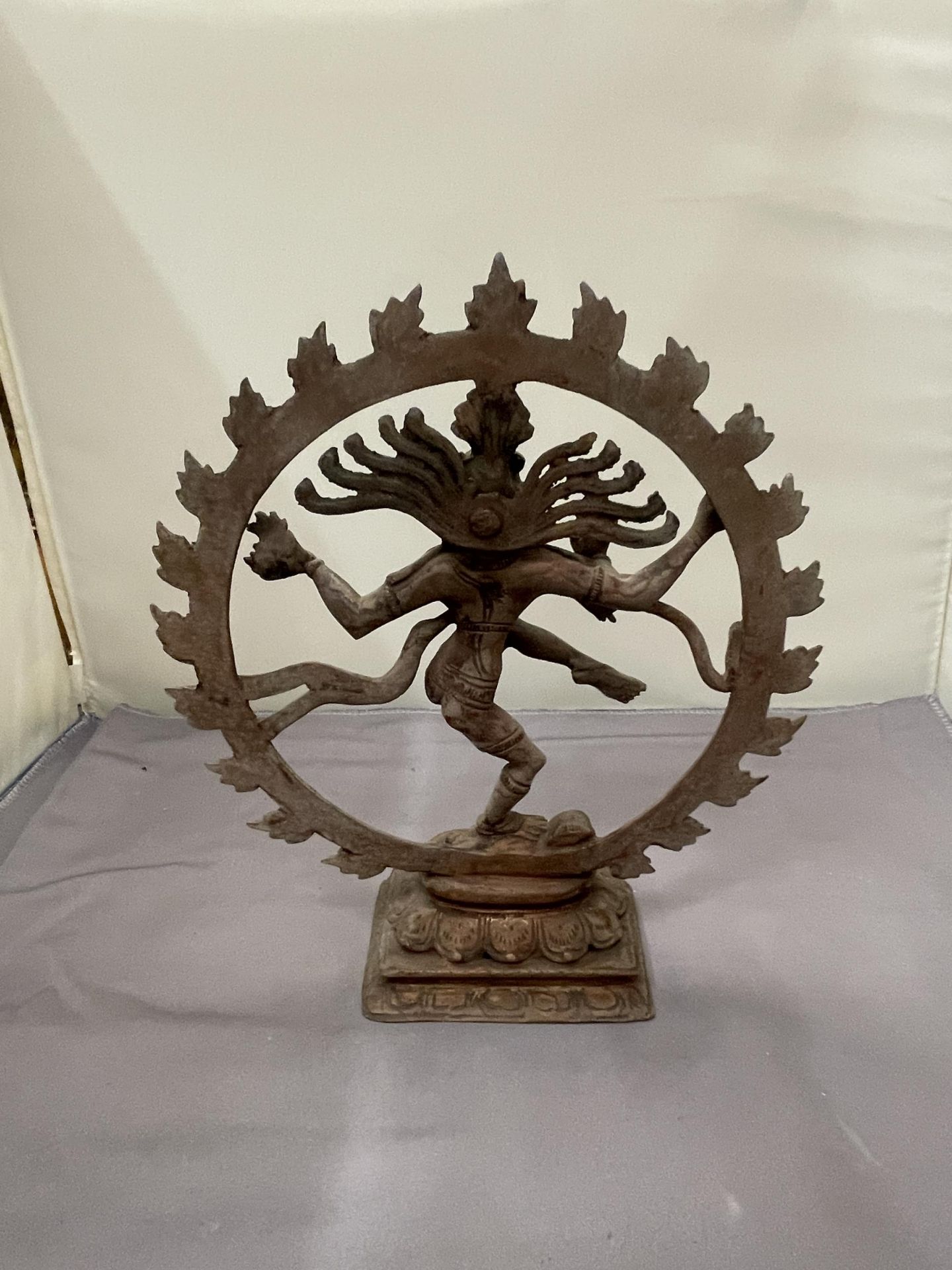 A BRASS INDIAN HINDU STATUE OF DANCING SHIVA NATAJARA - Image 2 of 4