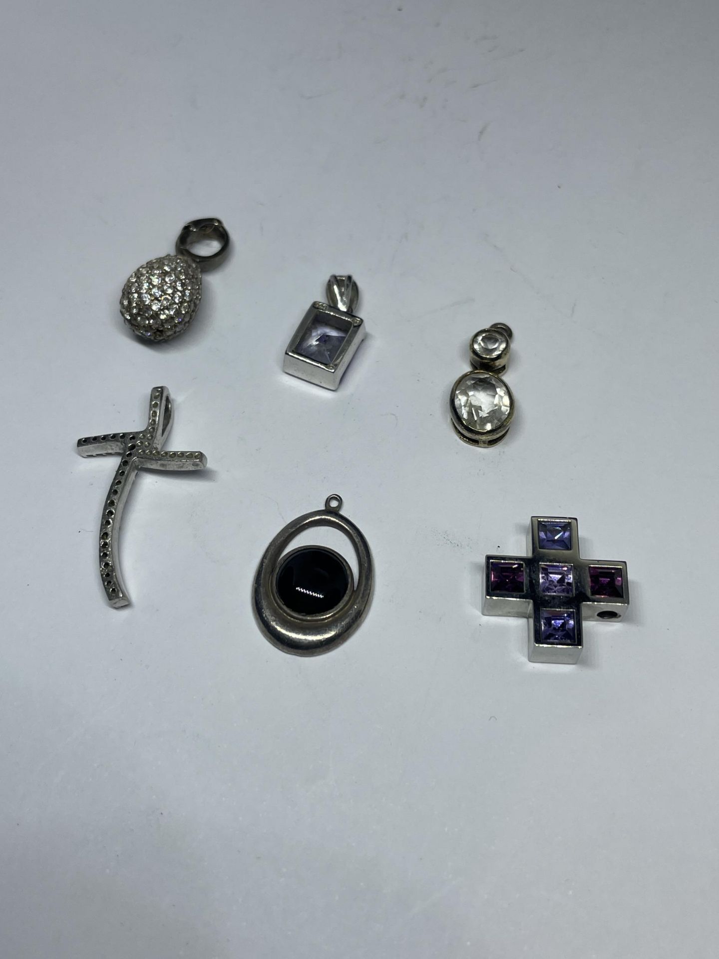 SIX MARKED 925 PENDANTS TO INCLUYDE A PINEAPPLE AND A CRUCIFIX