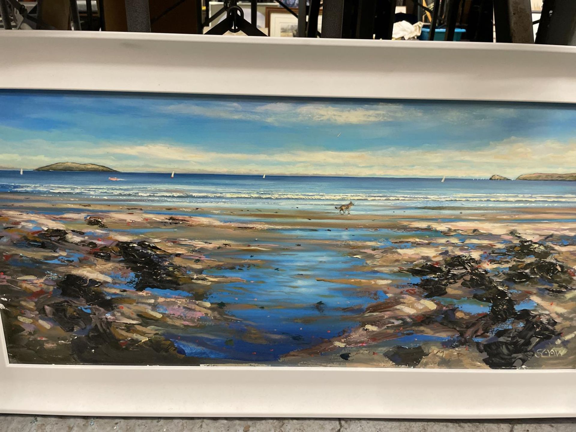 A ROBERT SHAW FRAMED OIL ON BOARD OF A COASTAL SCENE SIGNED SHAW WITH SIGNATURE TO THE BACK WITH - Bild 2 aus 5