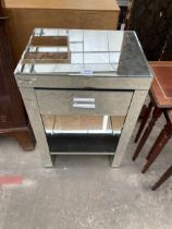 A MODERN MIRRORED BEDSIDE TABLE WITH SINGLE DRAWER, 17.5" WIDE