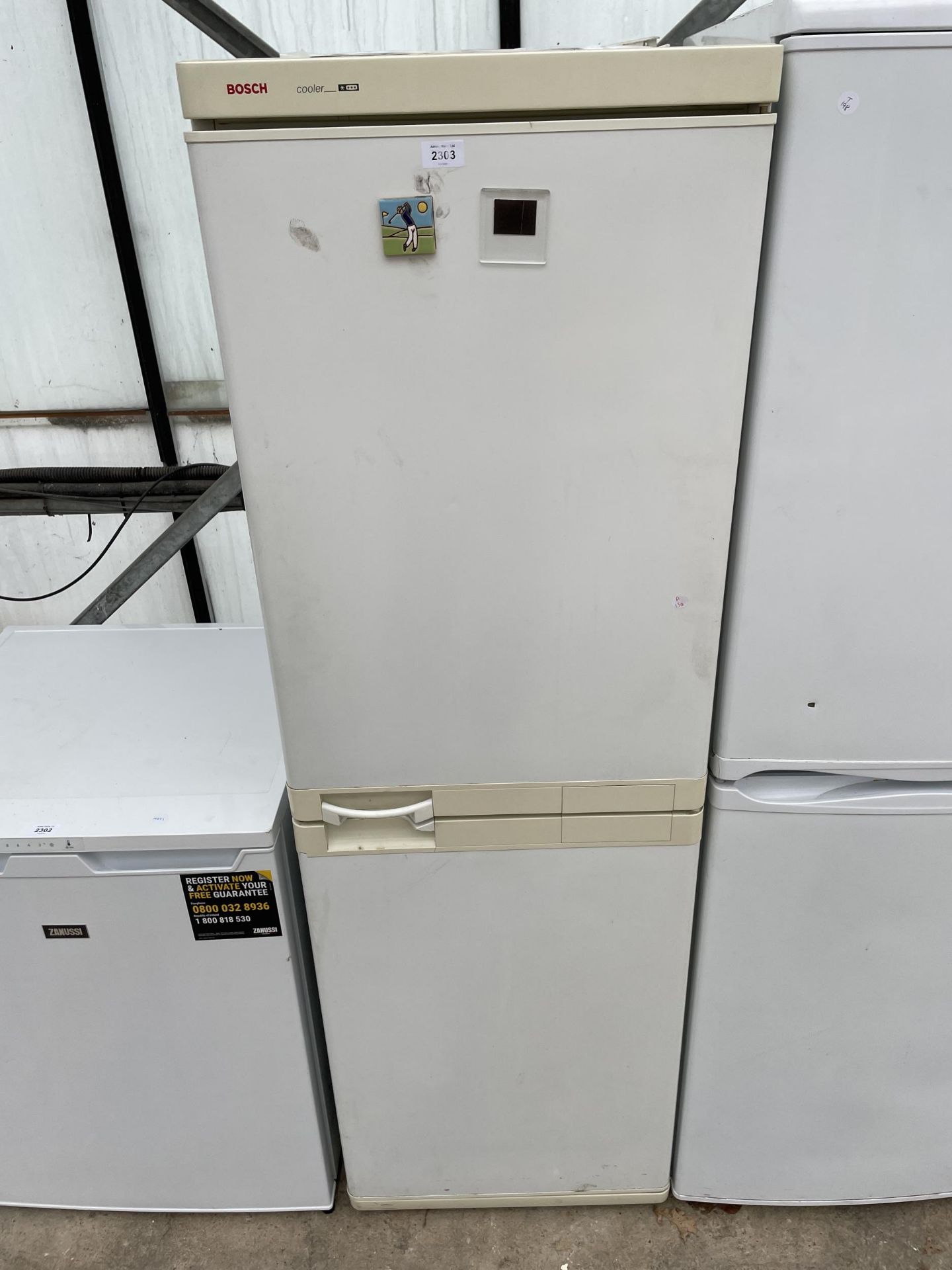 A WHITE BOSCH UPRIGHT FRIDGE FREEZER