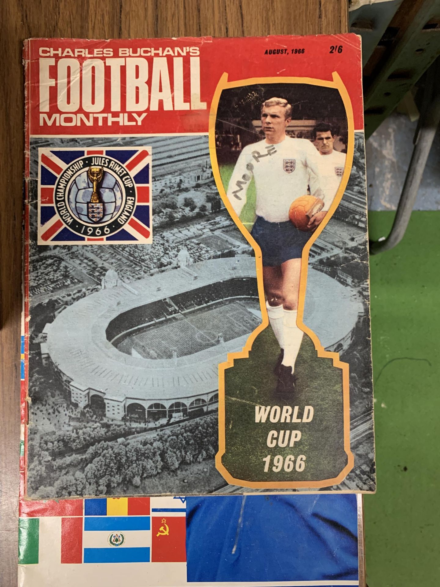 THREE 1966 WORLD CUP MAGAZINES TO INCLUDE PARK DRIVE, CHARLES BUCHAN AND MONTHLY FOOTBALL - Image 2 of 4