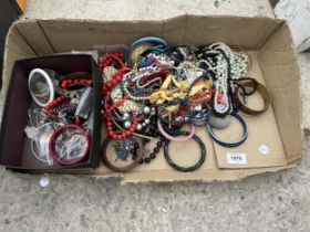 A LARGE ASSORTMENT OF COSTUME JEWELLERY
