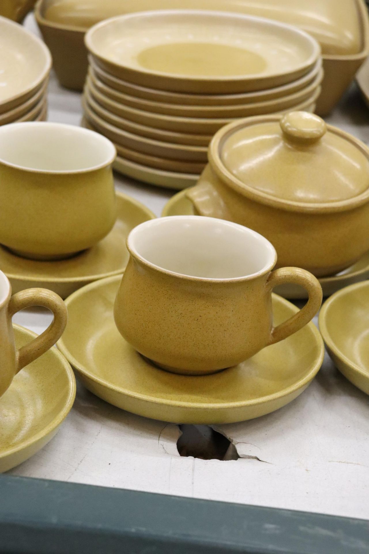 A DENBY MUSTARD COLOURED DINNER SERVICE, TO INCLUDE VARIOUS SIZES OF PLATES, A CASSEROLE DISH, - Image 3 of 9