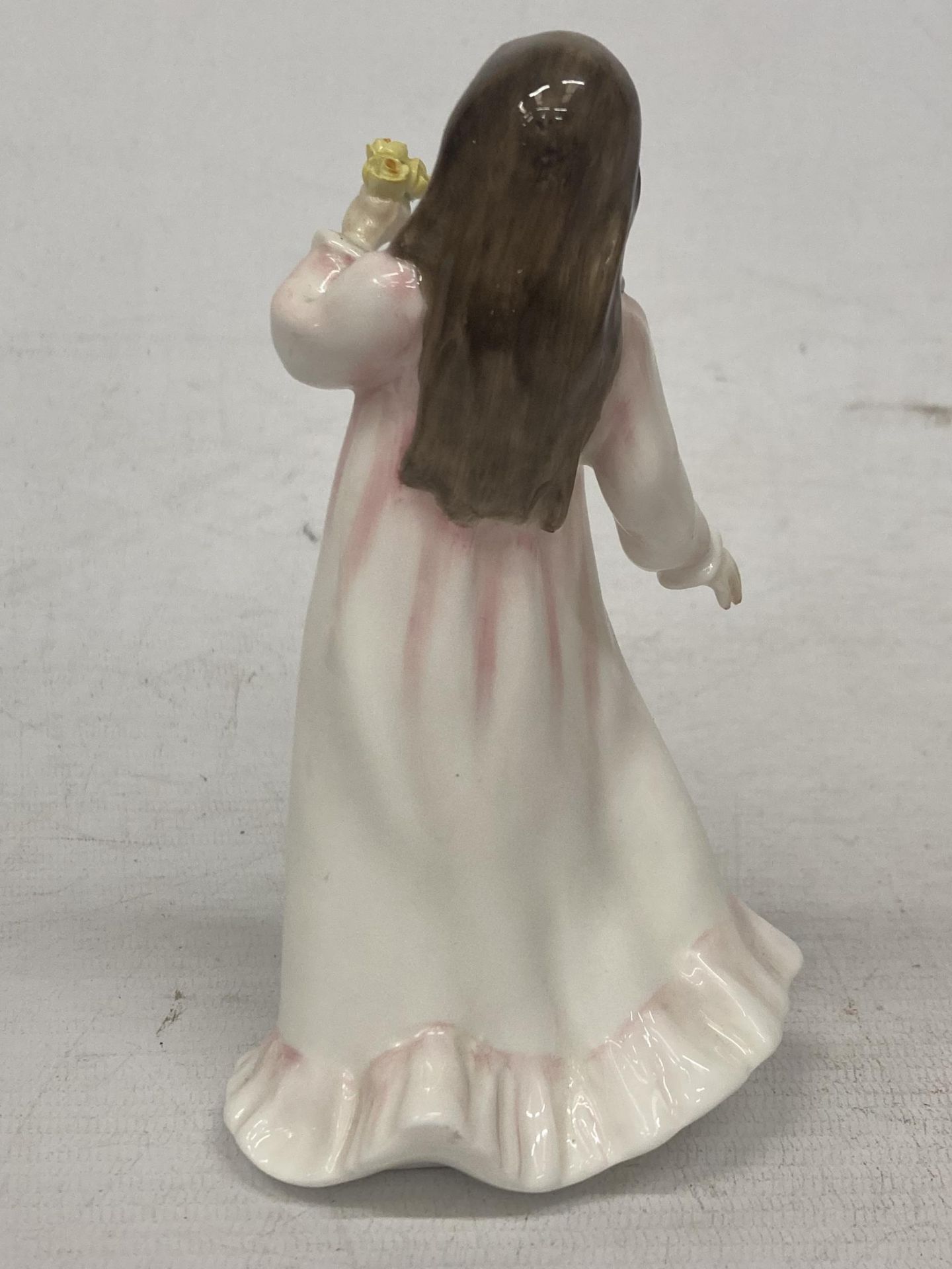 A ROYAL DOULTON FIGURINE "FLOWERS FOR MOTHER" HN3464" - Image 3 of 4