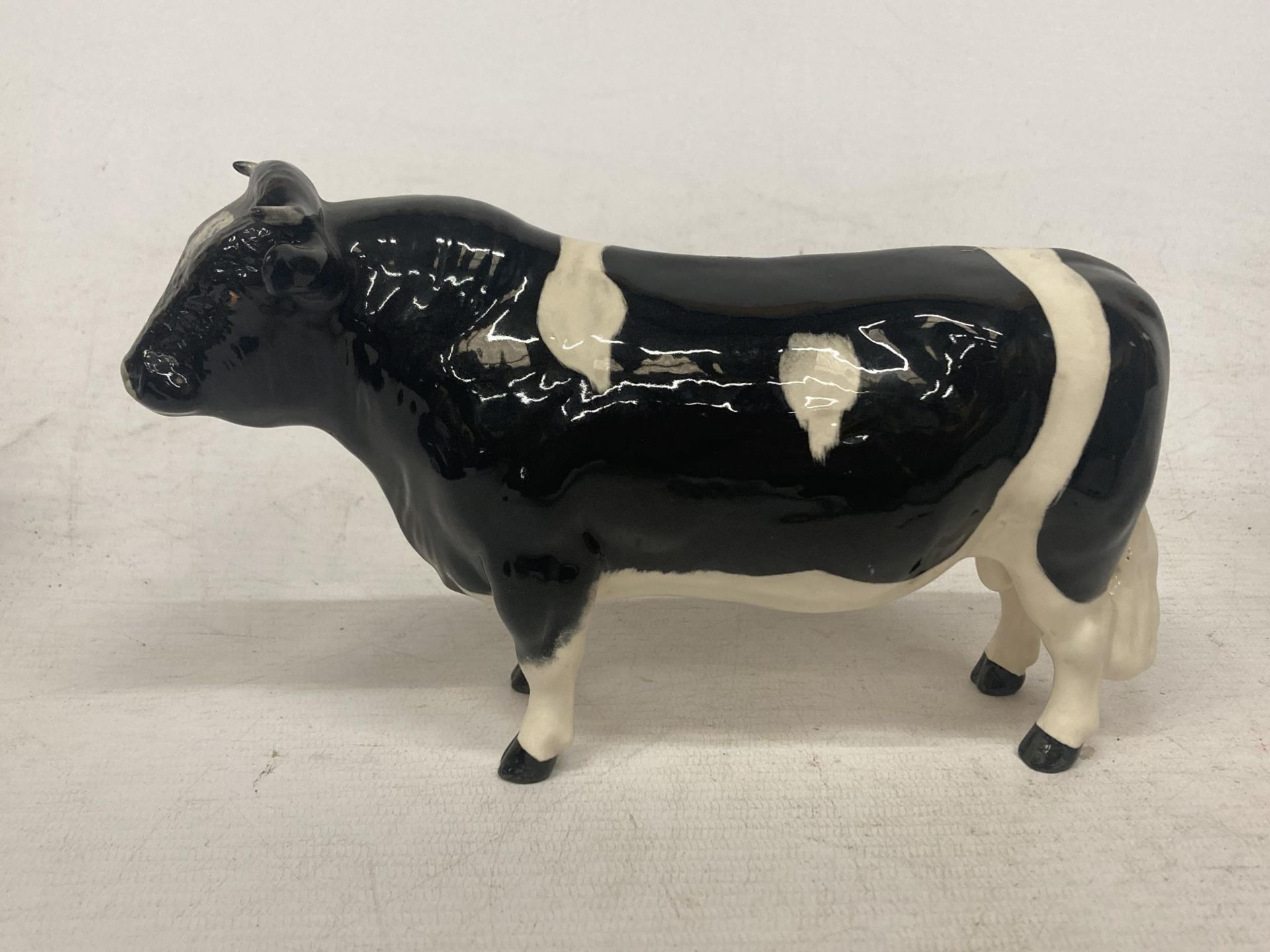 A BESWICK FRESIAN BULL - Image 2 of 4