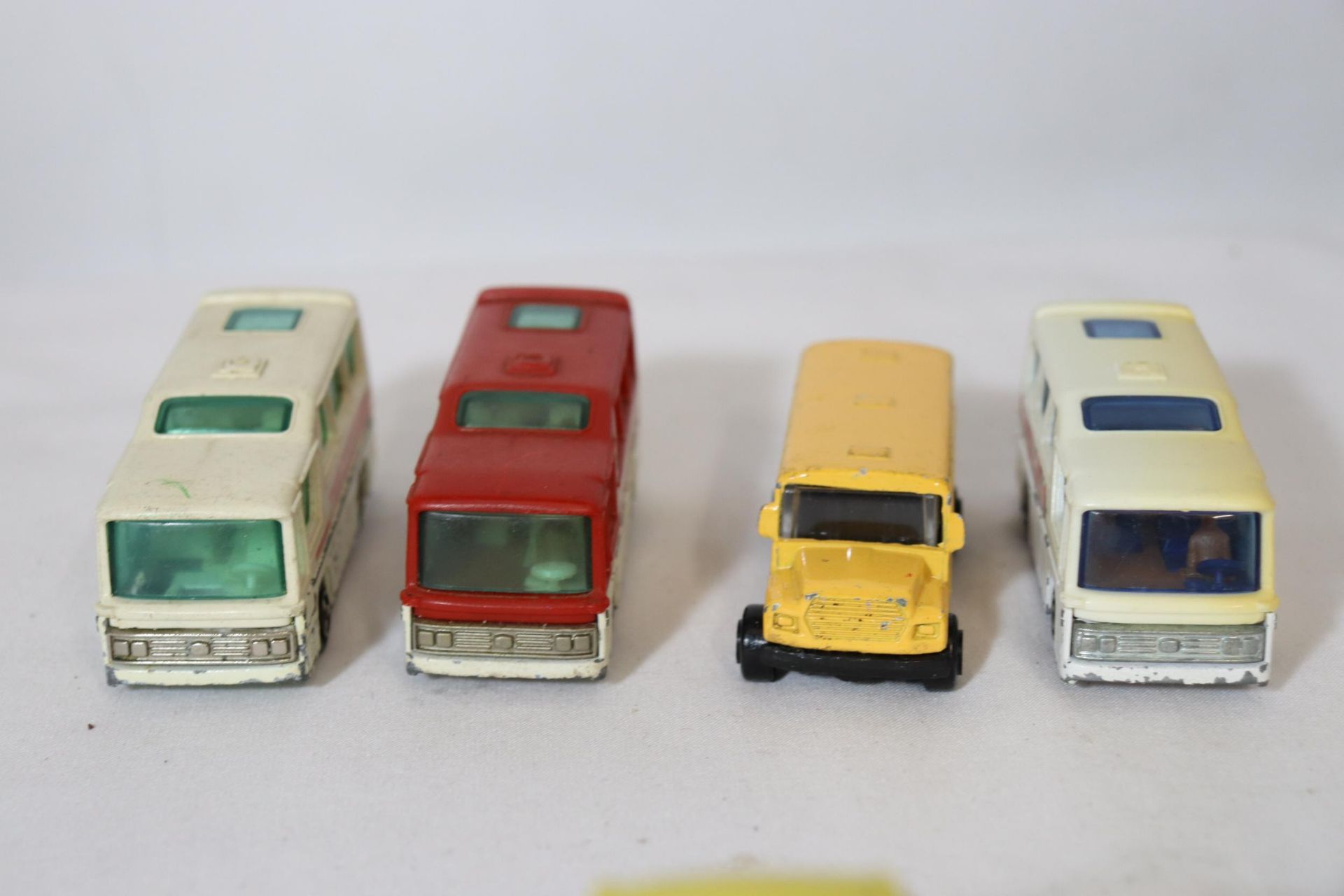 A LARGE QUANTITY OF DIECAST TOY BUSES AND COACHES TO INCLUDE MAJORETTE, MATCHBOX,ETC - Image 5 of 7