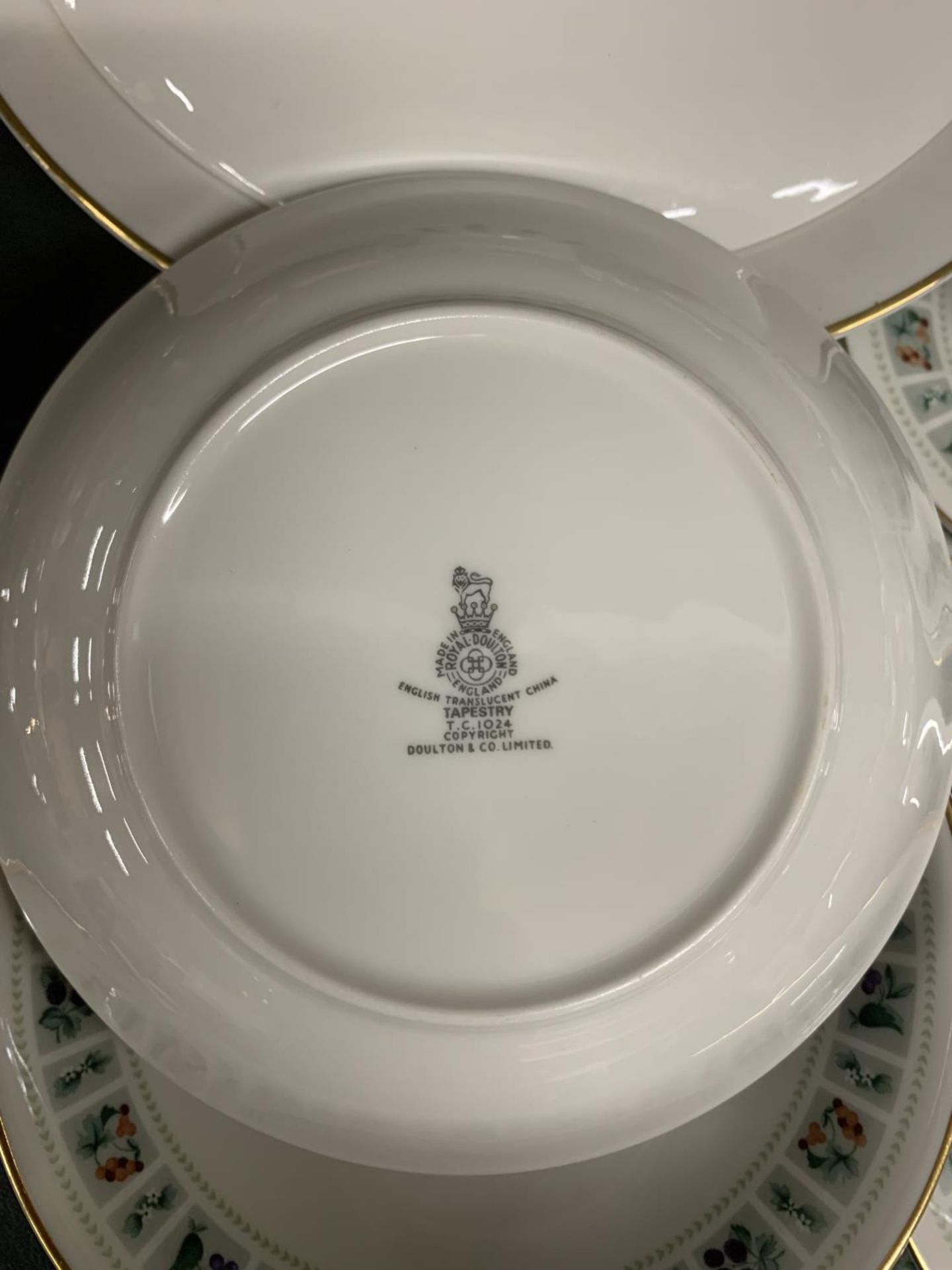 A ROYAL DOULTON 'TAPESTRY' DINNER SERVICE TO INCLUDE DINNER PLATES, SERVING TUREENS, BOWLS, CUPS, - Image 4 of 4