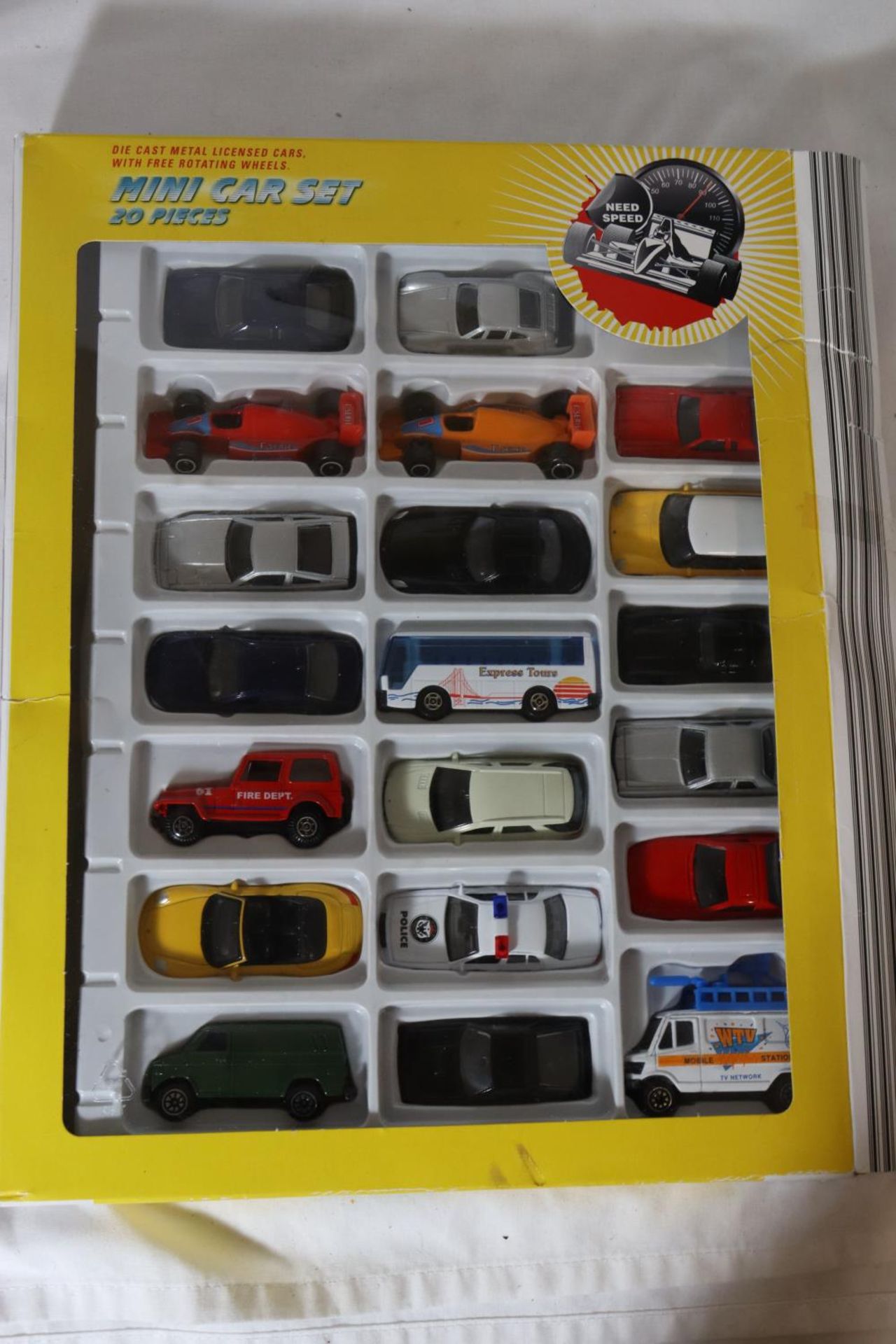 TWO LARGE TOY WRECKER TRUCKS, A TOY SCANIA CAR TRANSPORTER AND CARS AND A BOXED WELLY 20 PIECE TOY - Image 2 of 5
