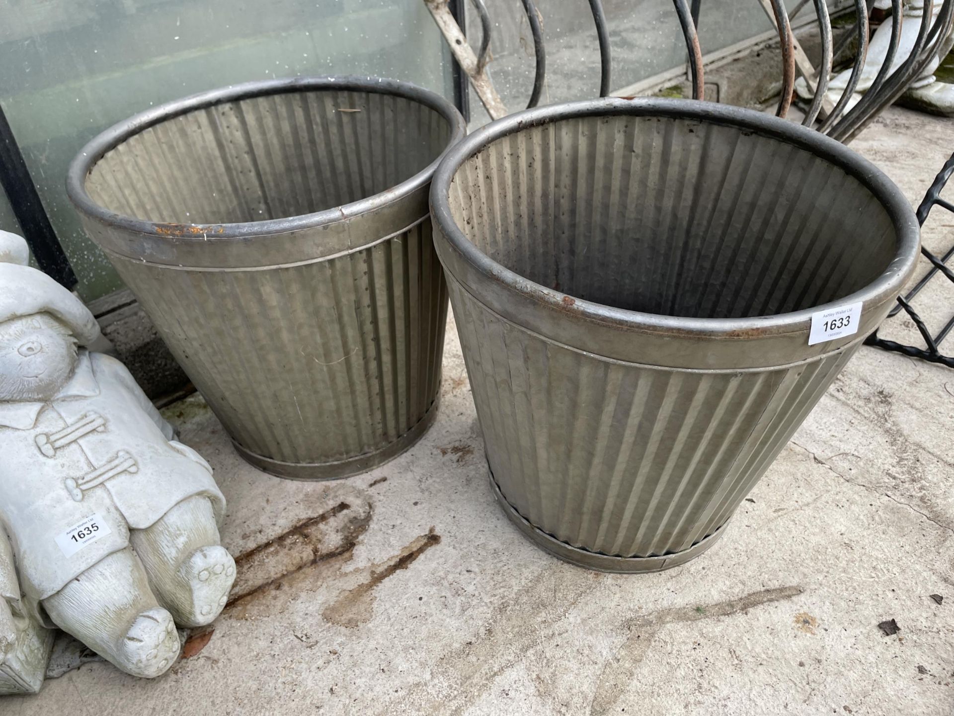 A PAIR OF DOLLY TUB STYLE METAL GARDEN PLANTERS