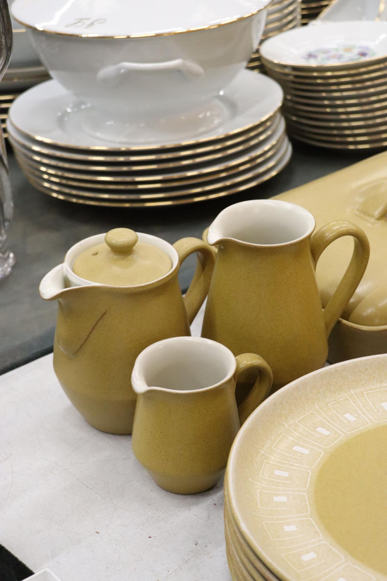 A DENBY MUSTARD COLOURED DINNER SERVICE, TO INCLUDE VARIOUS SIZES OF PLATES, A CASSEROLE DISH, - Image 9 of 9