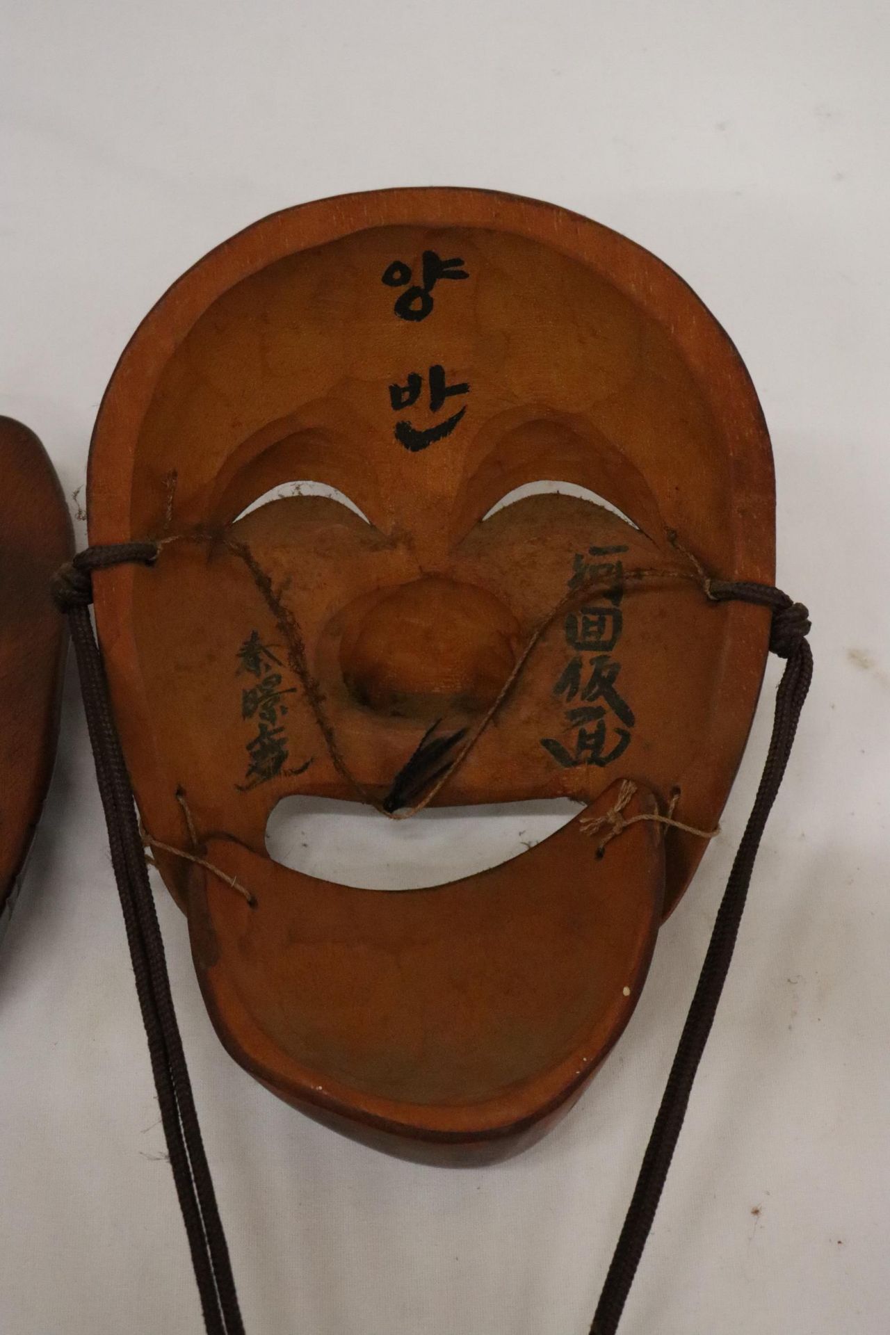 TWO WALL MASKS TO INCLUDE A JAPANESE ONE WITH MARKS TO INNER AND A NEW ZEALAND 'KORURU', 'RURU' IS - Image 3 of 8