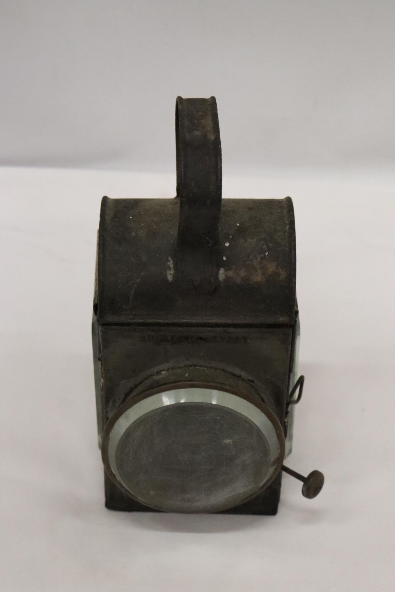 A VINTAGE 'DUNTAFIL' RAILWAY LANTERN - Bild 2 aus 5