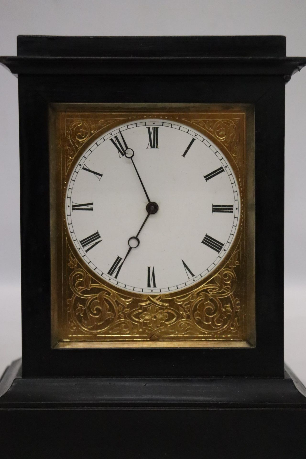 A MID 19TH CENTURY MAHOGANY MANTLE CLOCK THE MOVEMENT SIGNED V.A.P. BREVETTE S.G.D.G NO 653 - Image 6 of 7