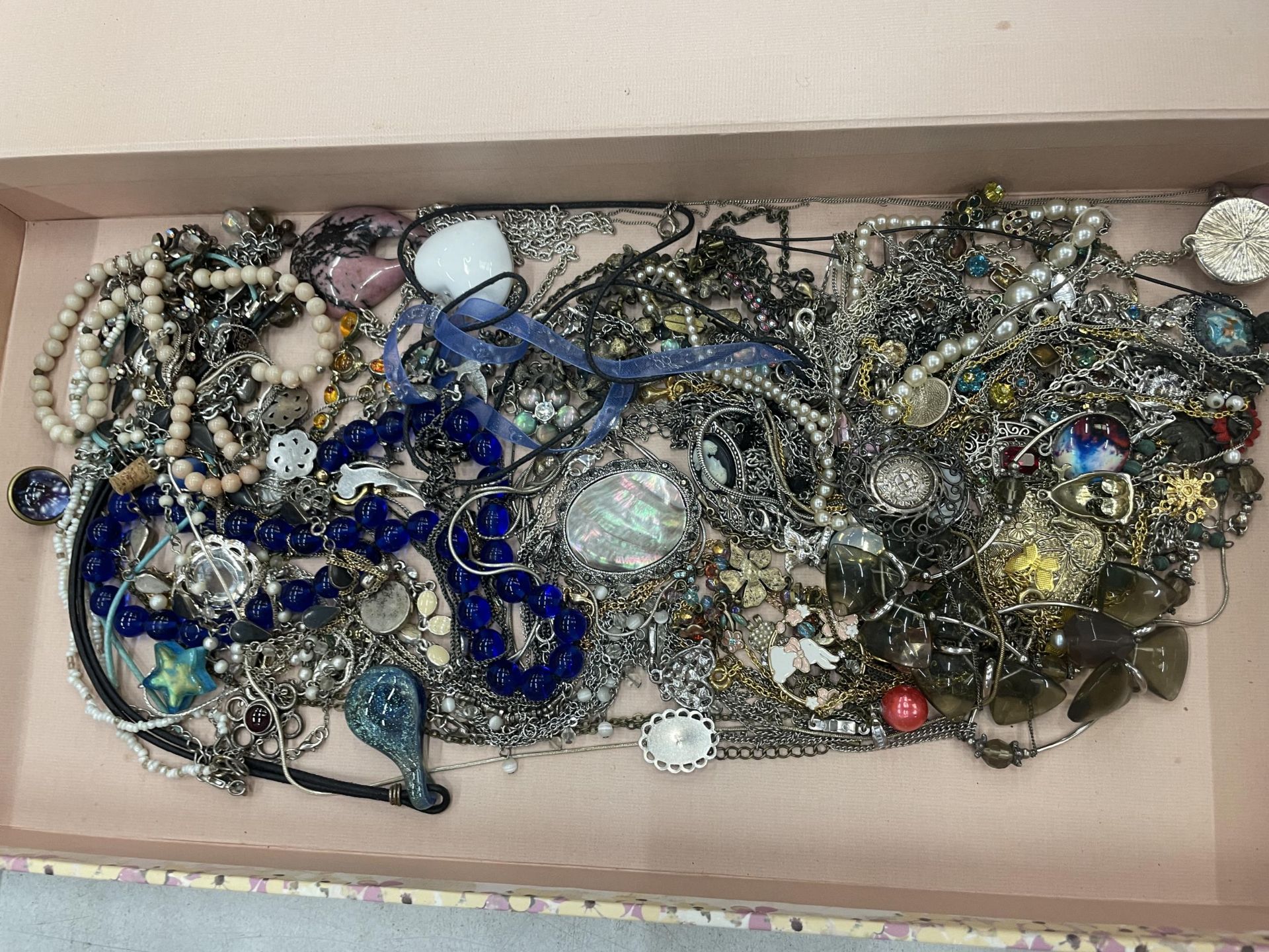 A LARGE COLLECTION OF VINTAGE COSTUME JEWELLERY NECKLACES TO INCLUDE SOME SILVER - Image 2 of 2