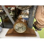 AN EDWARDIAN MAHOGANY MANTLE CLOCK, WITH INLAY TO THE FRONT, GLASS A/F