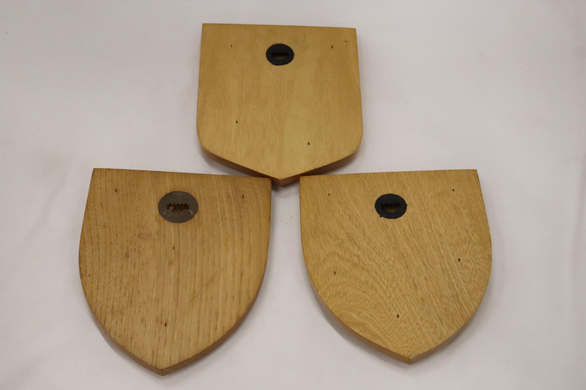 THREE BUSINESS/INDUSTRY WOODEN PLAQUES - Image 4 of 5