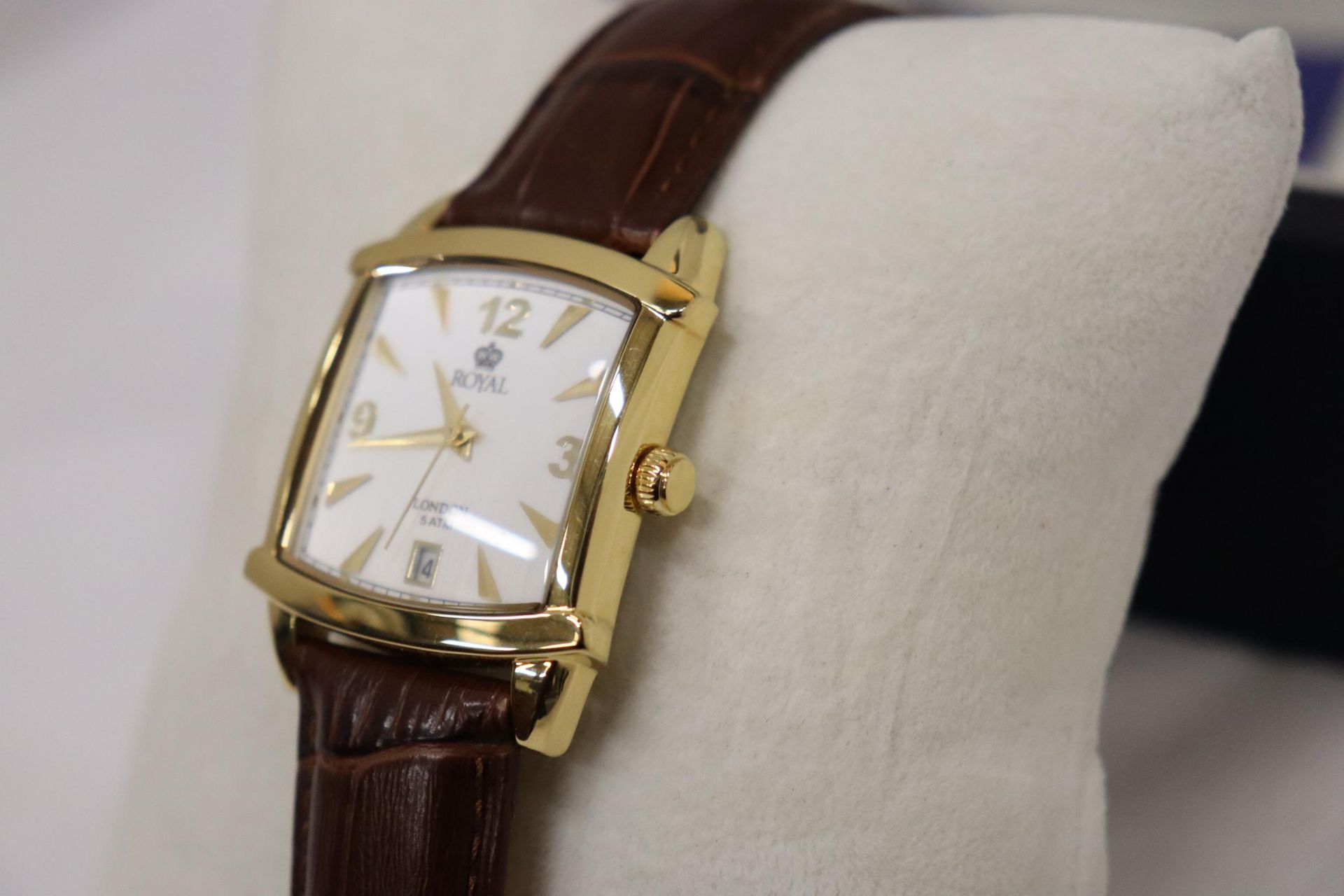 A 'ROYAL LONDON' BOXED WRISTWATCH, WORKING AT TIME OF CATALOGUE, NO WARRANTY GIVEN - Image 4 of 7