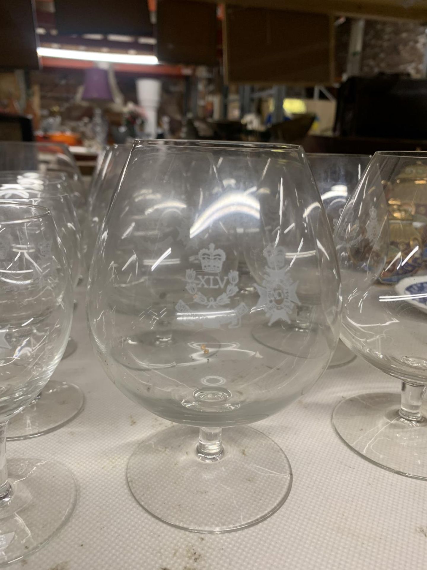 A LARGE QUANTITY OF VARIOUS SIZED GLASSWARE ENGRAVED SHERWOOD FORESTERS - Image 2 of 3