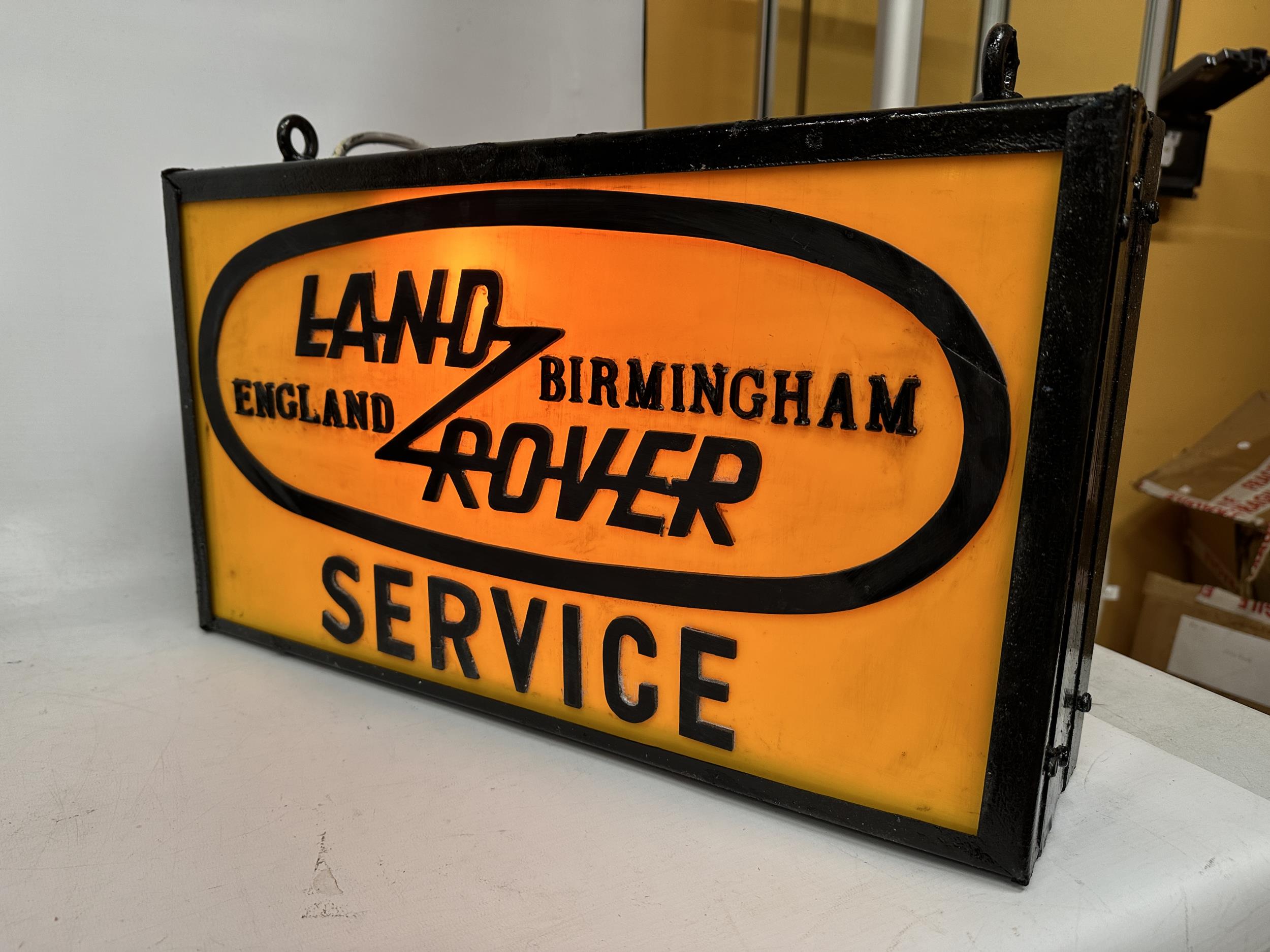A DOUBLE SIDED LAND ROVER SERVICE BIRMINGHAM ENGLAND ILLUMINATED SIGN COMPLETE WITH HANGING BRACKET - Image 4 of 4